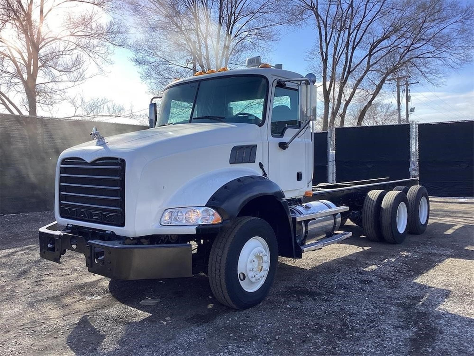 MACK GRANITE GU813 yv7Pfdu.jpeg