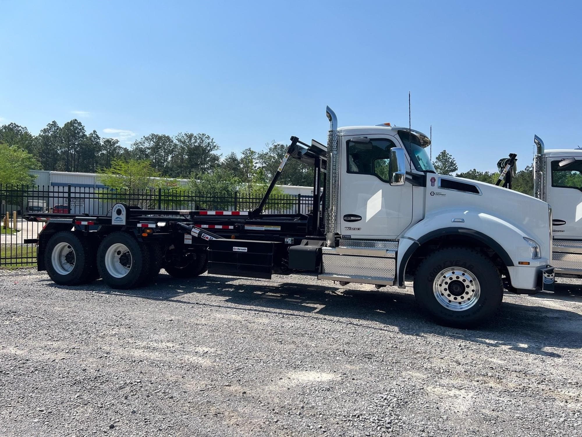 KENWORTH T880 rceN3Cq.jpeg