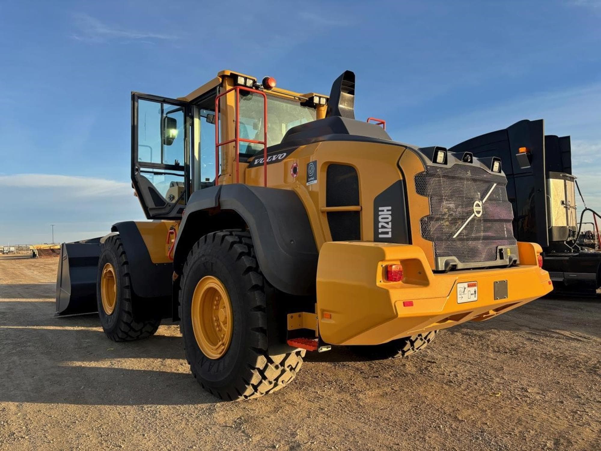 VOLVO L120H 9o5dm2o.jpeg