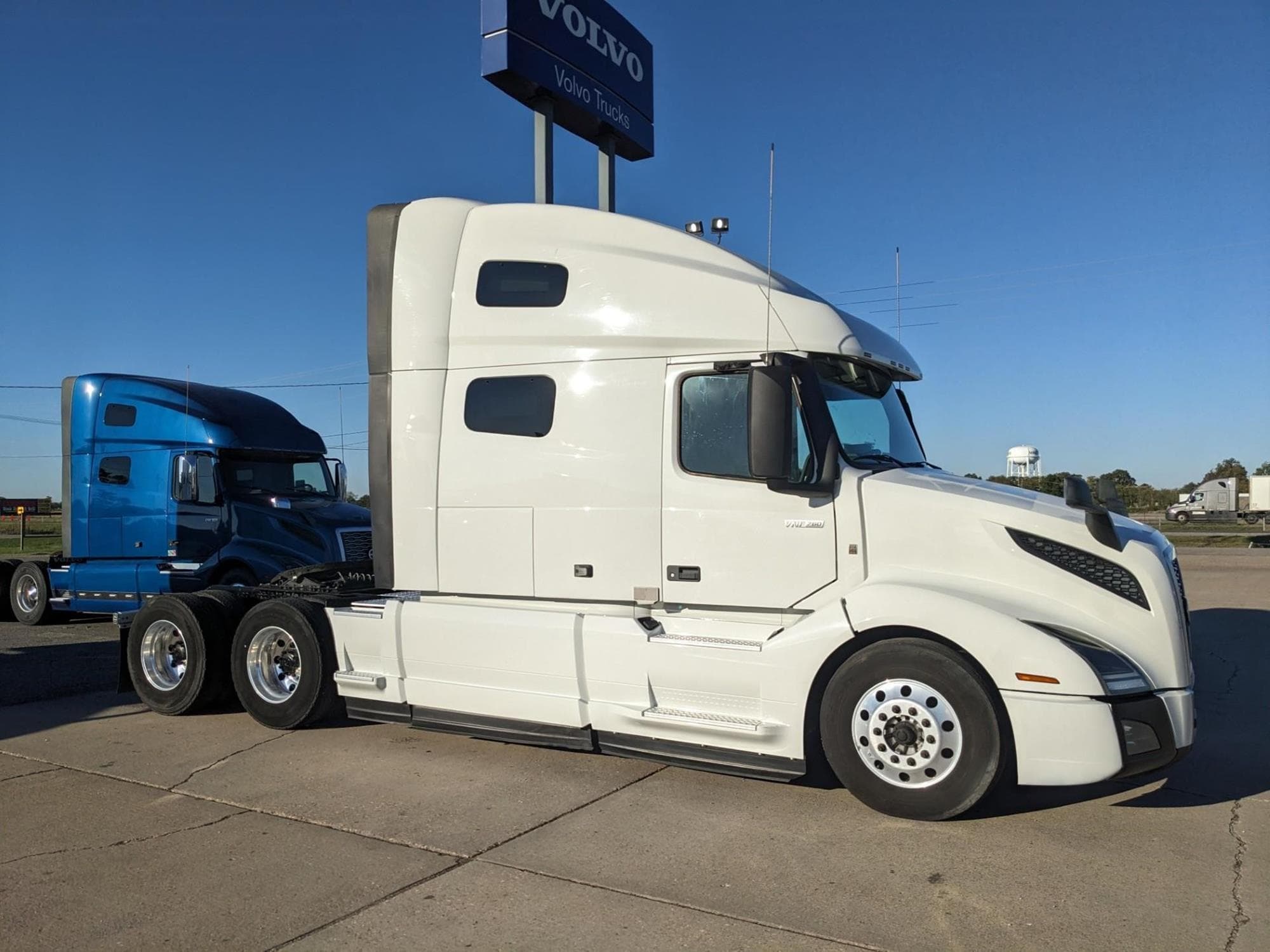 VOLVO VNL64T760 ULoZ872.jpeg