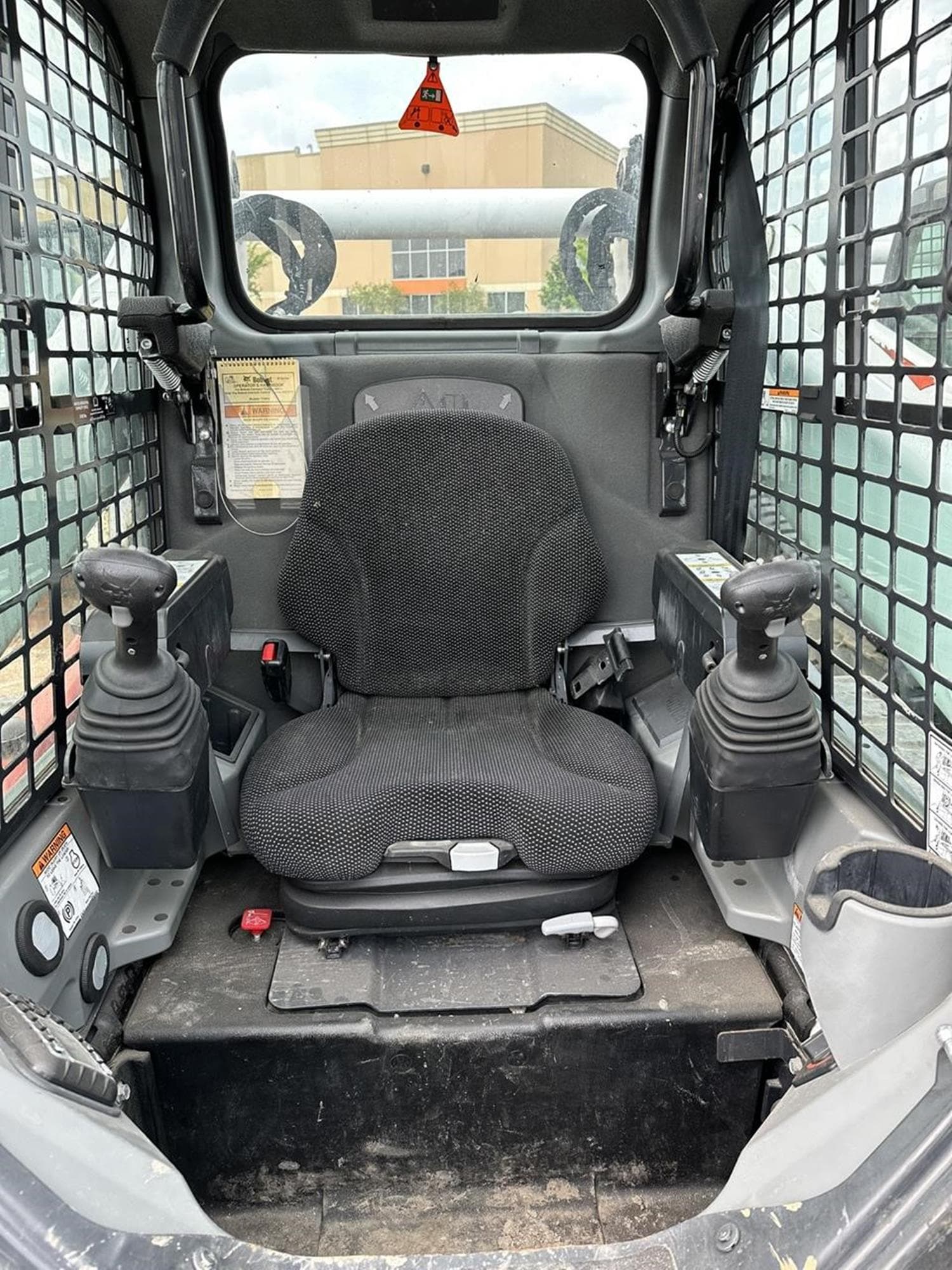 BOBCAT T770 yvrDKOo.jpeg
