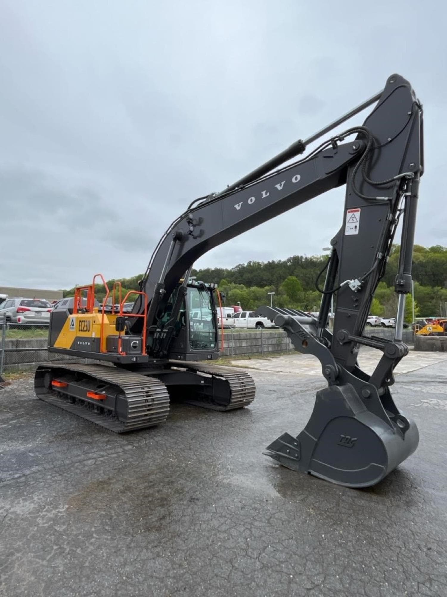 VOLVO EC230FL5 7PjM2pP.jpeg