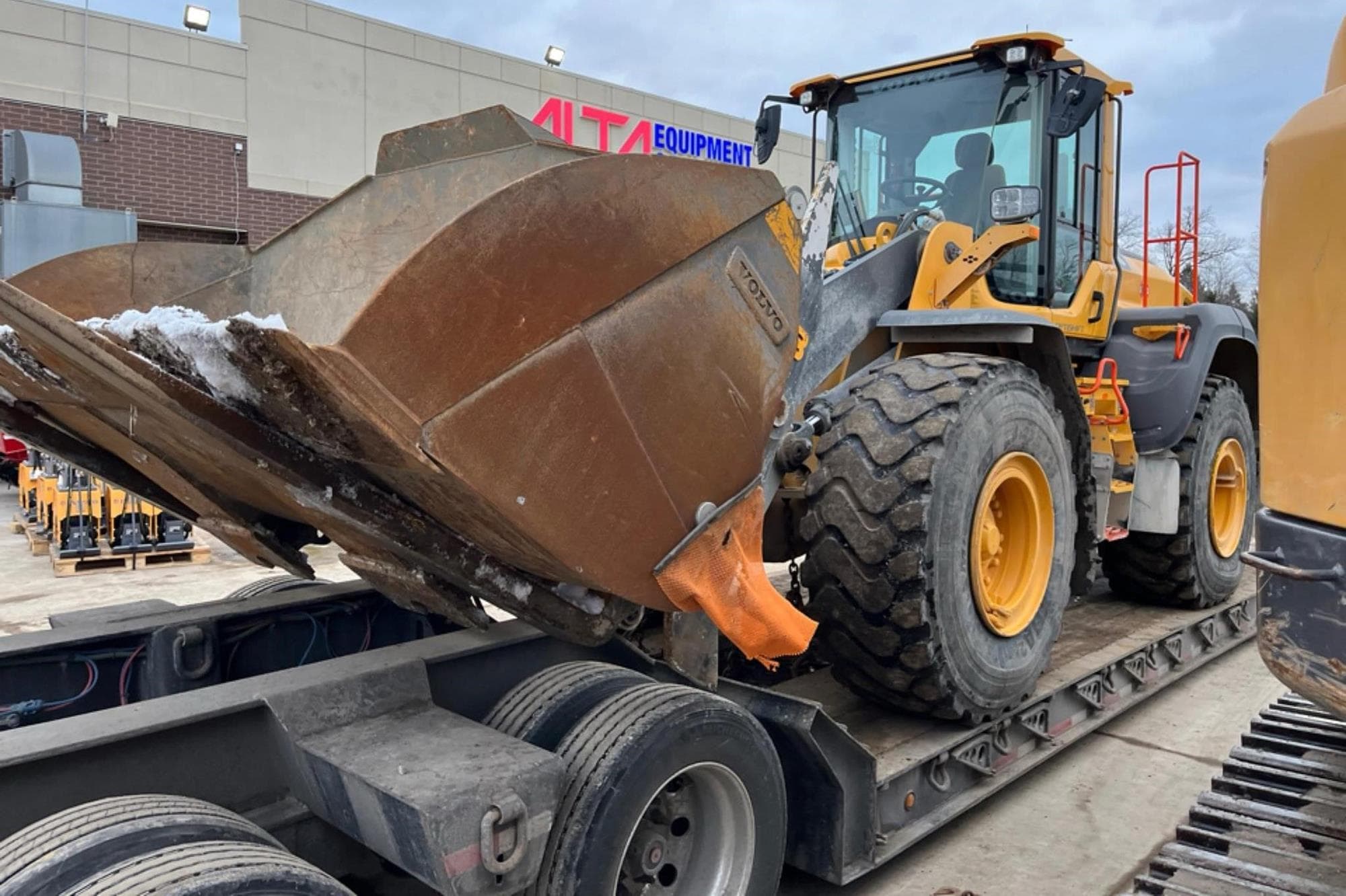 VOLVO L120H 85TujWH.jpeg