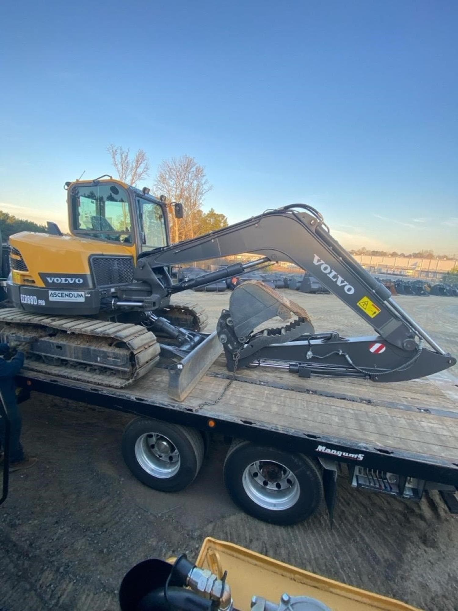 VOLVO ECR88D FO8bvDo.jpeg
