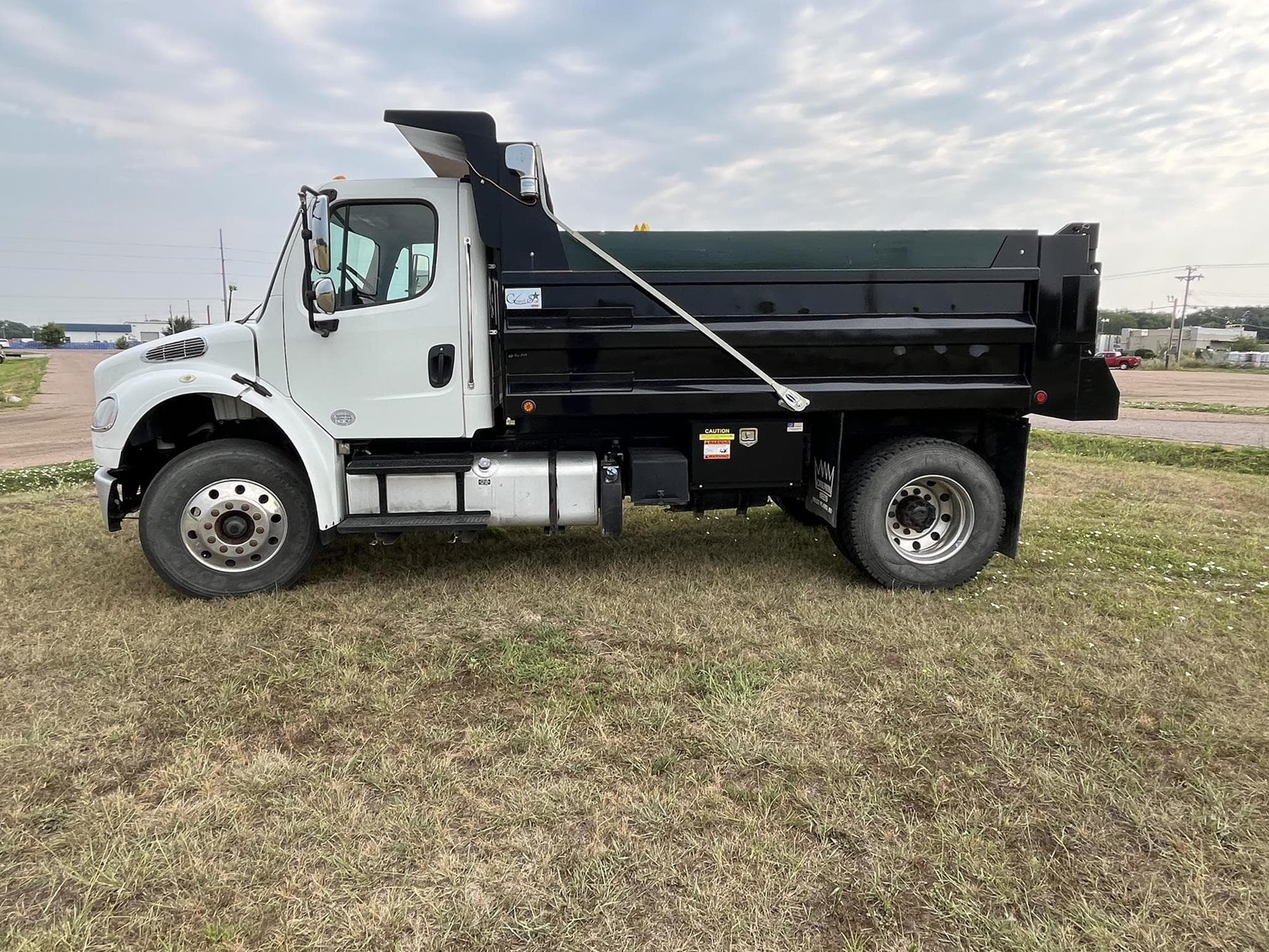 FREIGHTLINER BUSINESS CLASS M2 106 b5F3EXy.jpeg