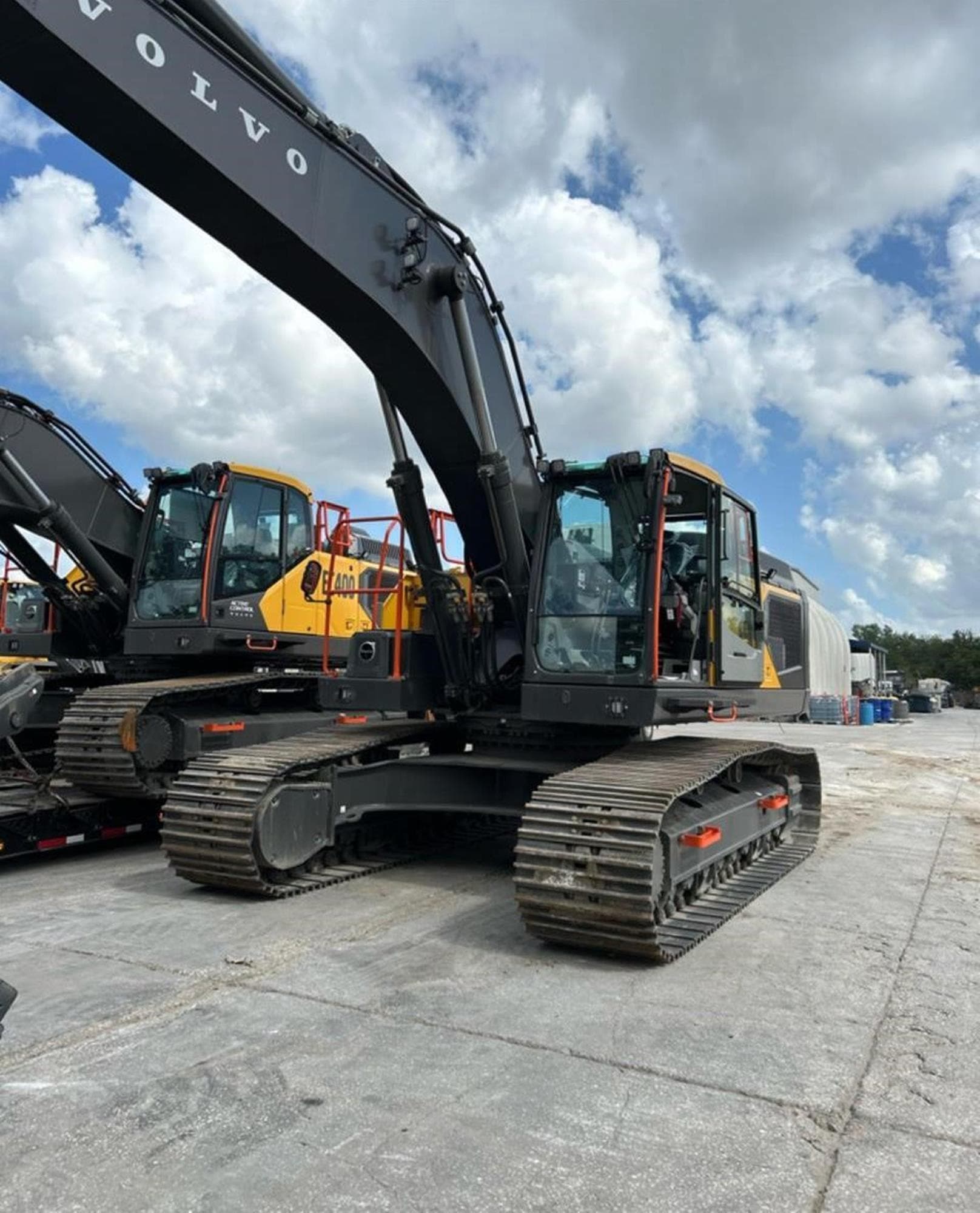VOLVO EC400 %2fd2AO.jpeg