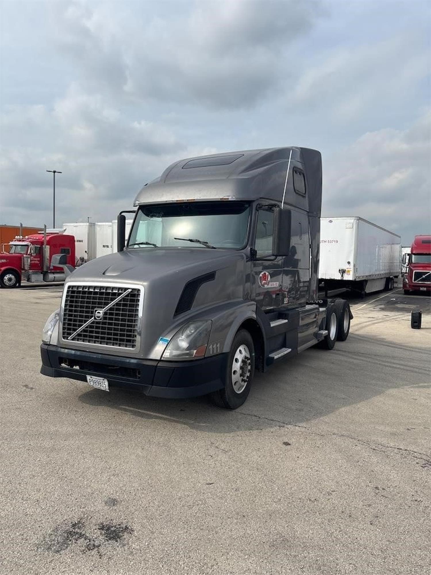 VOLVO VNL64T670 k%2bOsj.jpeg