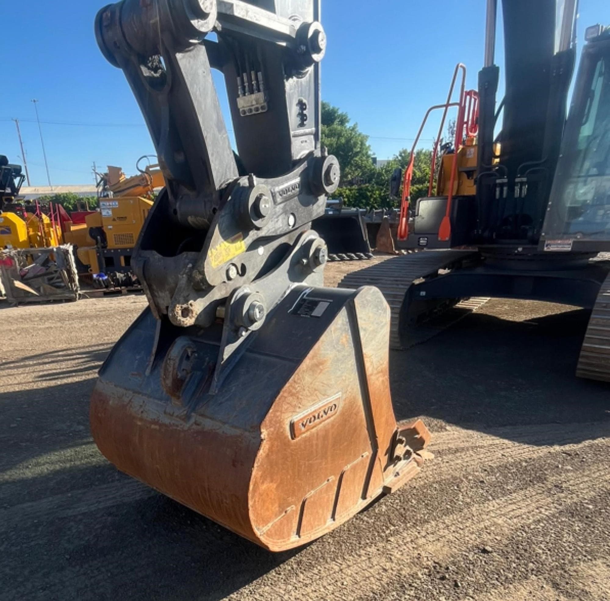 VOLVO EC200EL UX%2bqE.jpeg