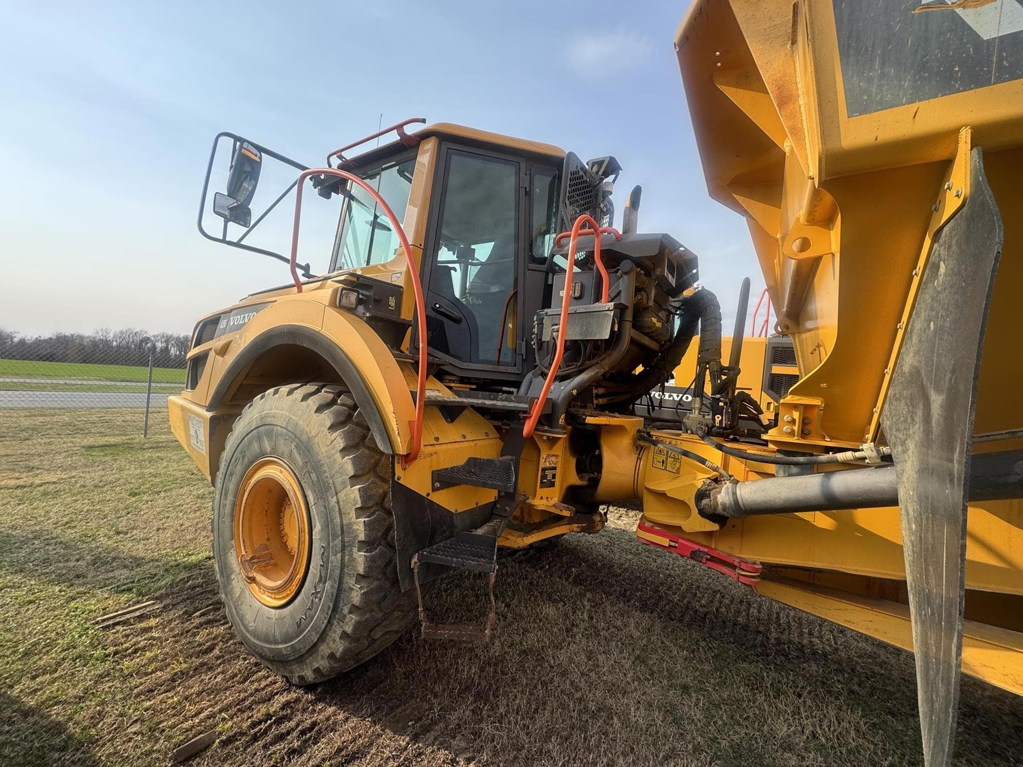 VOLVO A25G naVYJWV.jpeg