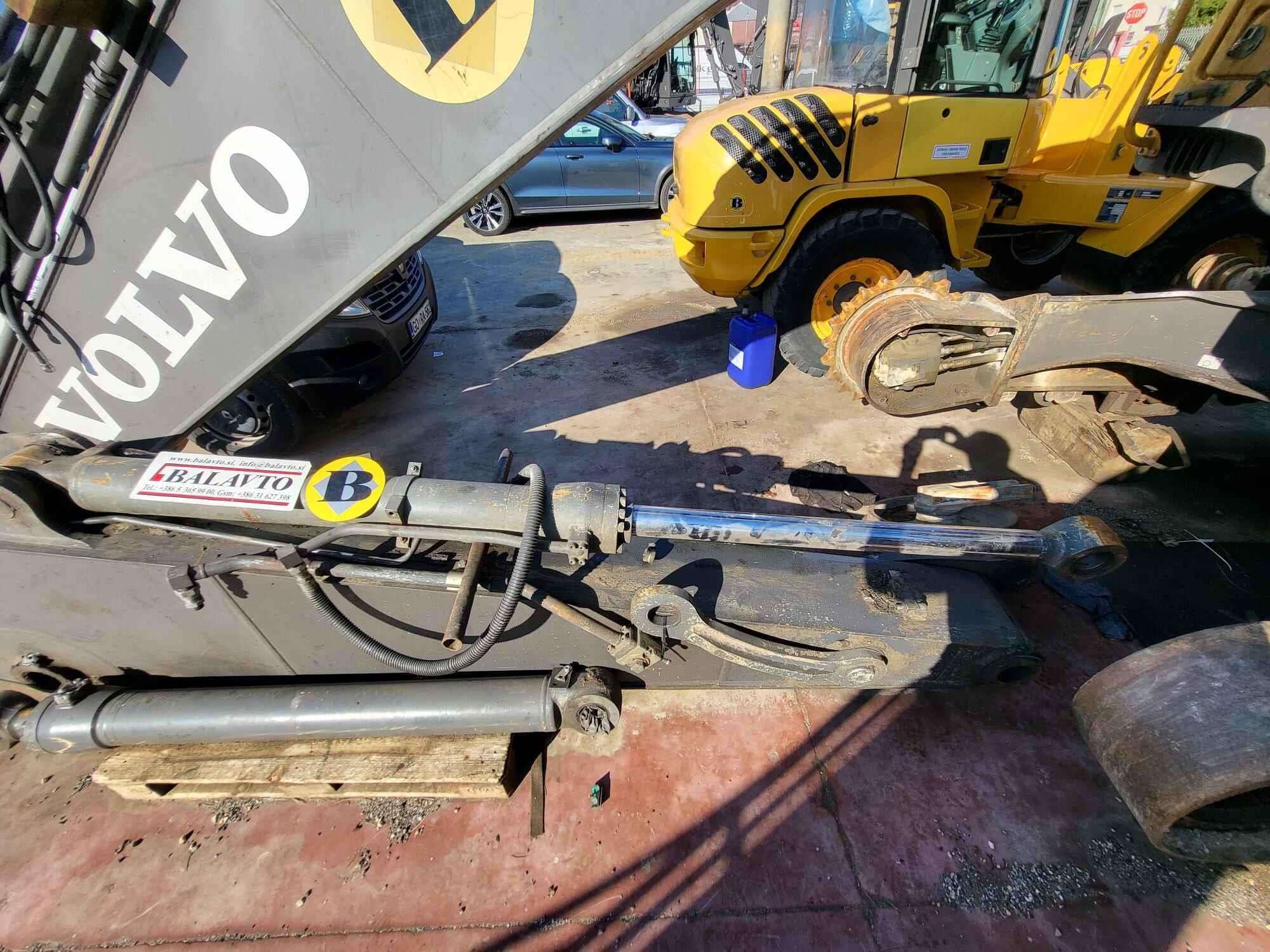Volvo_digging_arm_cylinder_14534532_Balavto_1.jpg