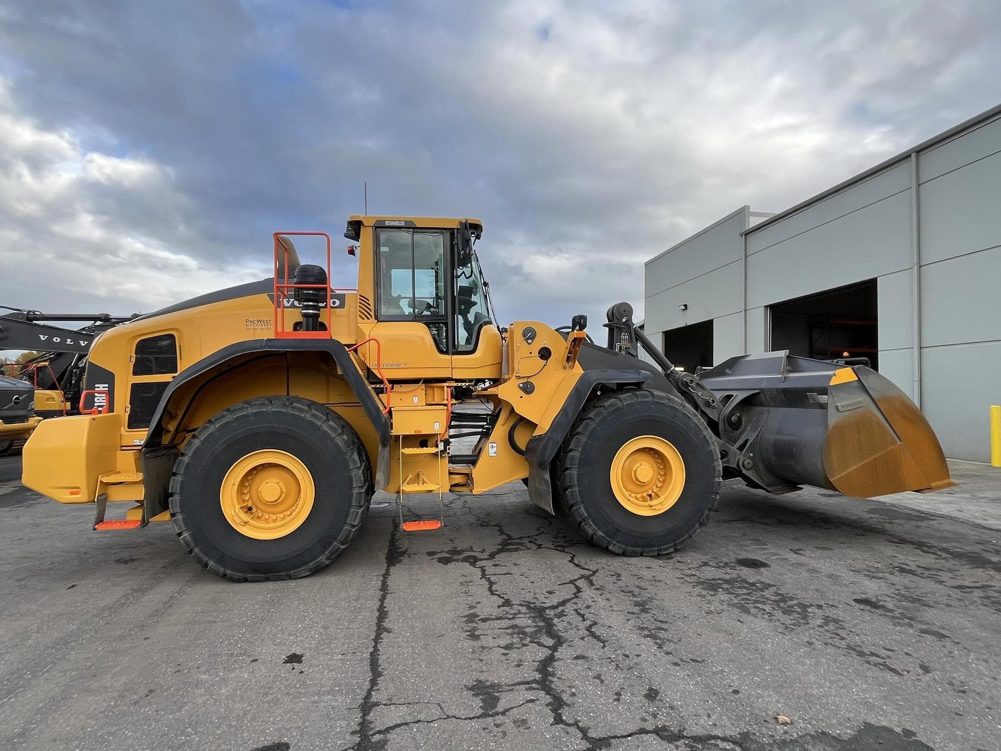 VOLVO L180H wHs%2fl.jpeg
