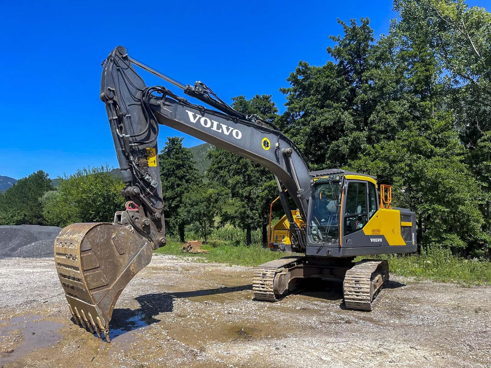 Volvo_EC220E_322203_2018_001.jpg