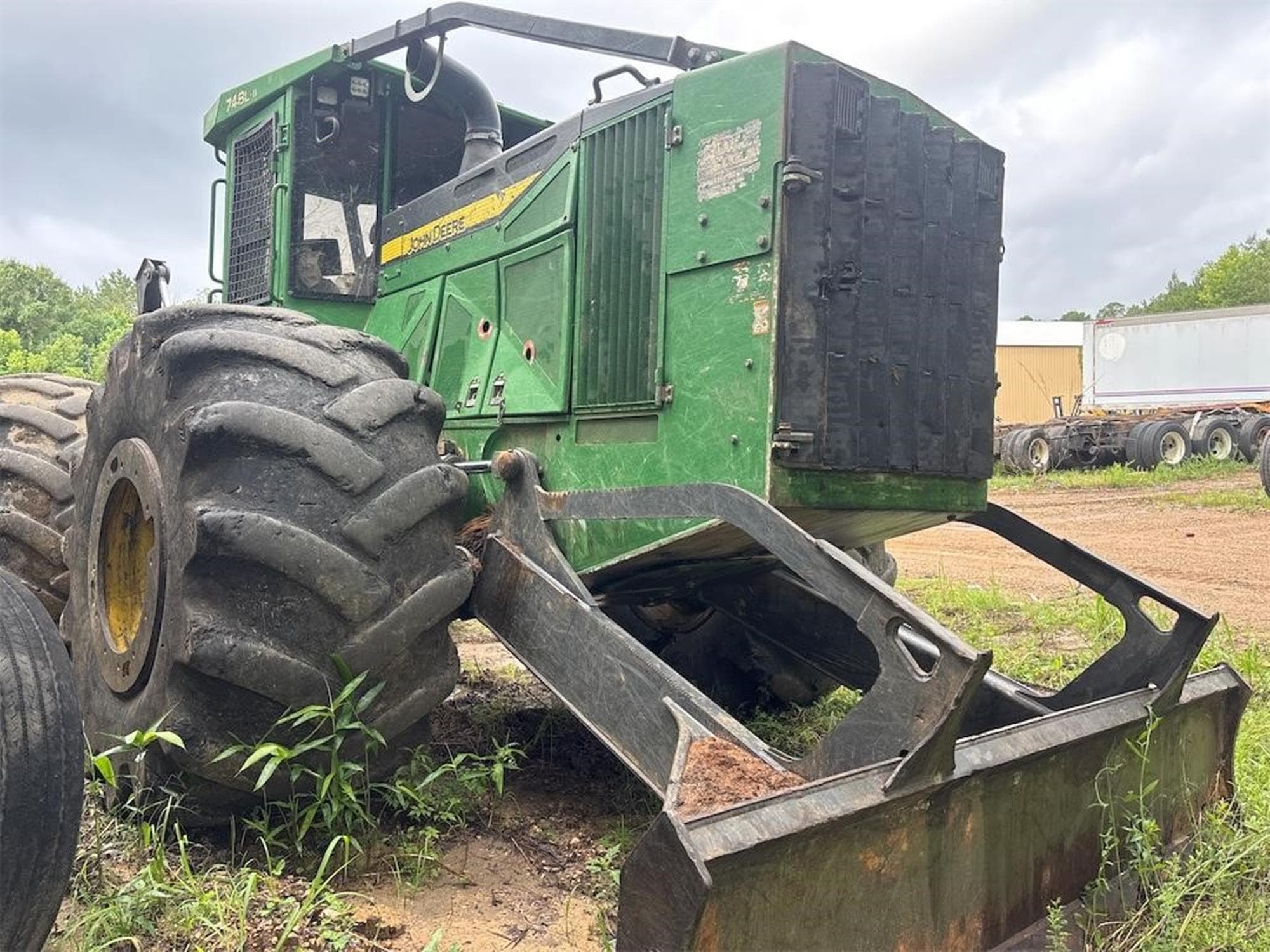 DEERE 748L II ov6XNIy.jpeg