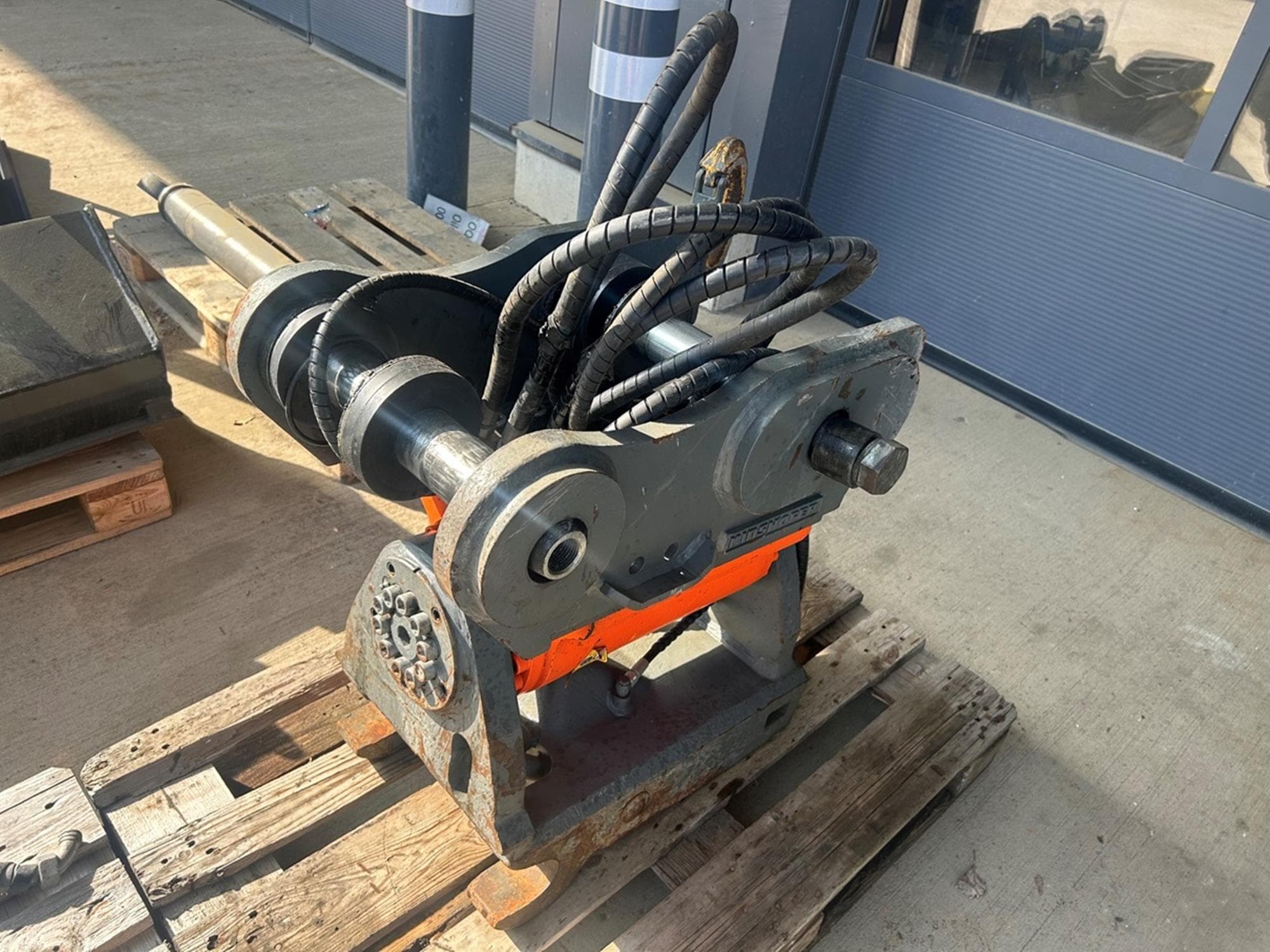 Kinshofer Tilt TC19.1.jpg