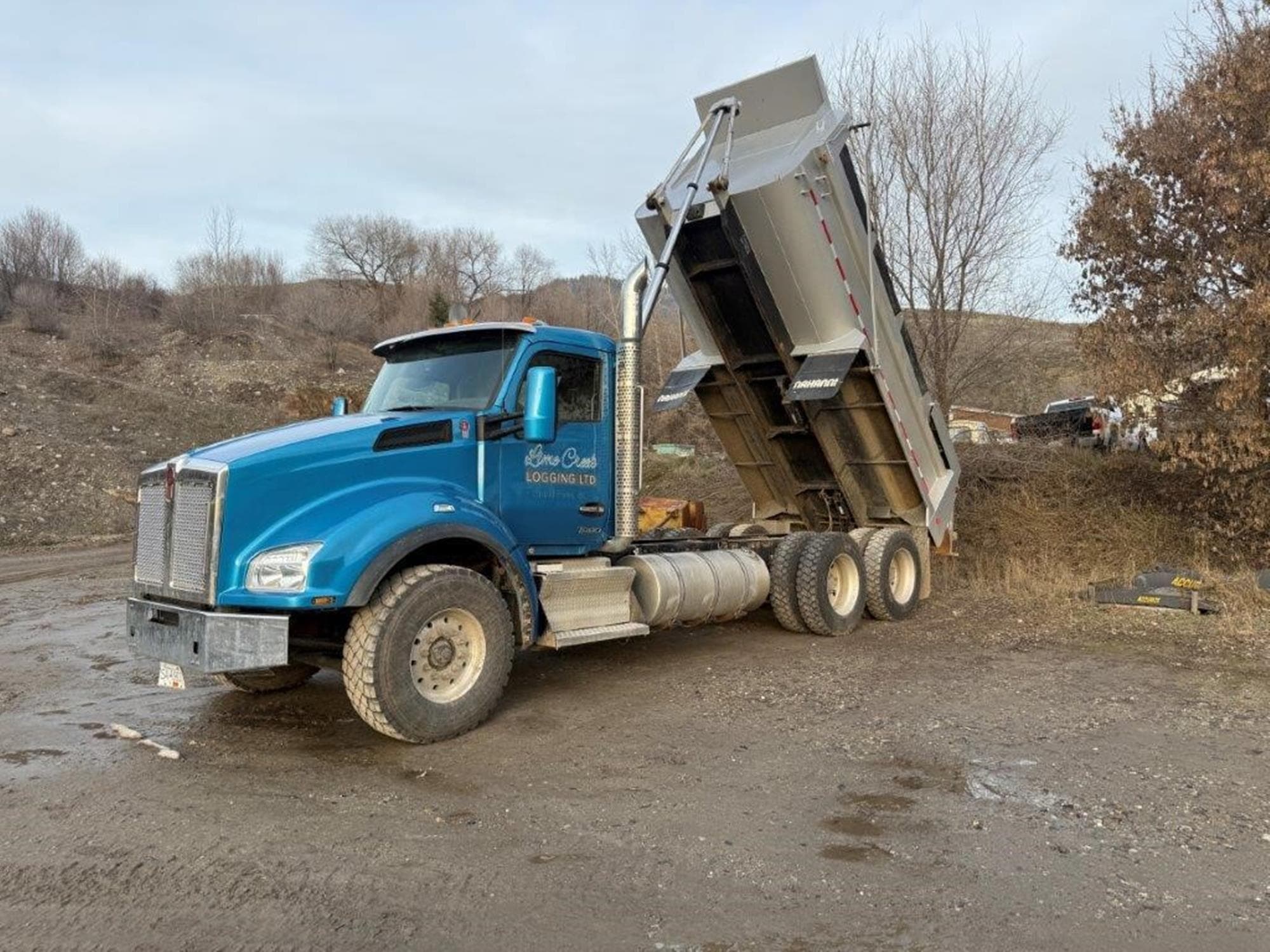 KENWORTH T880 gjrQc4K.jpeg