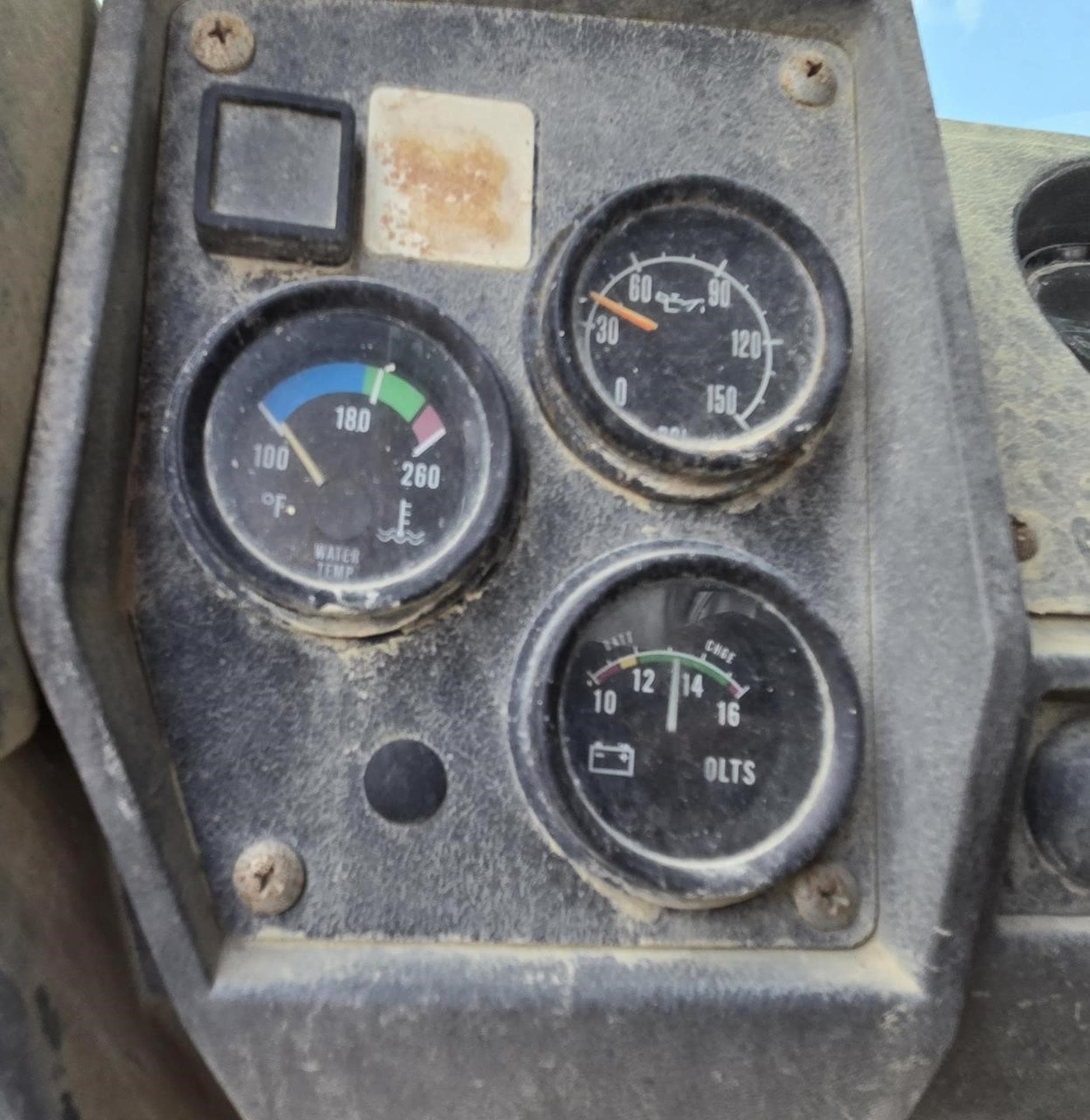 MACK DM690S OBockZc.jpeg