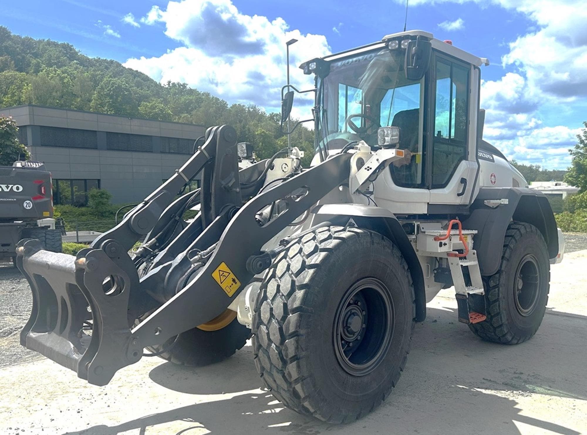 L60H-2020-14107.1.jpg