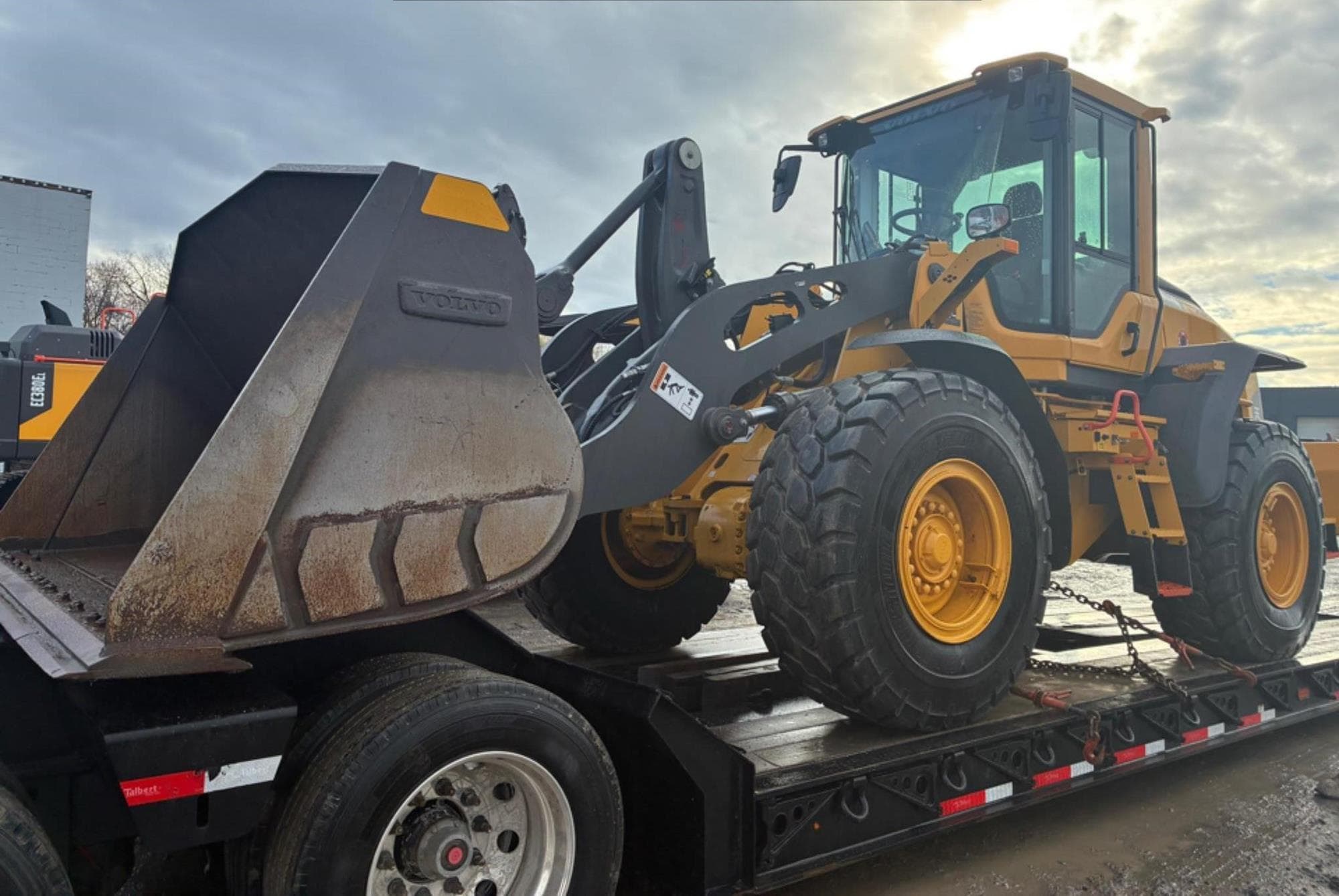 VOLVO L90H QvlChkn.jpeg