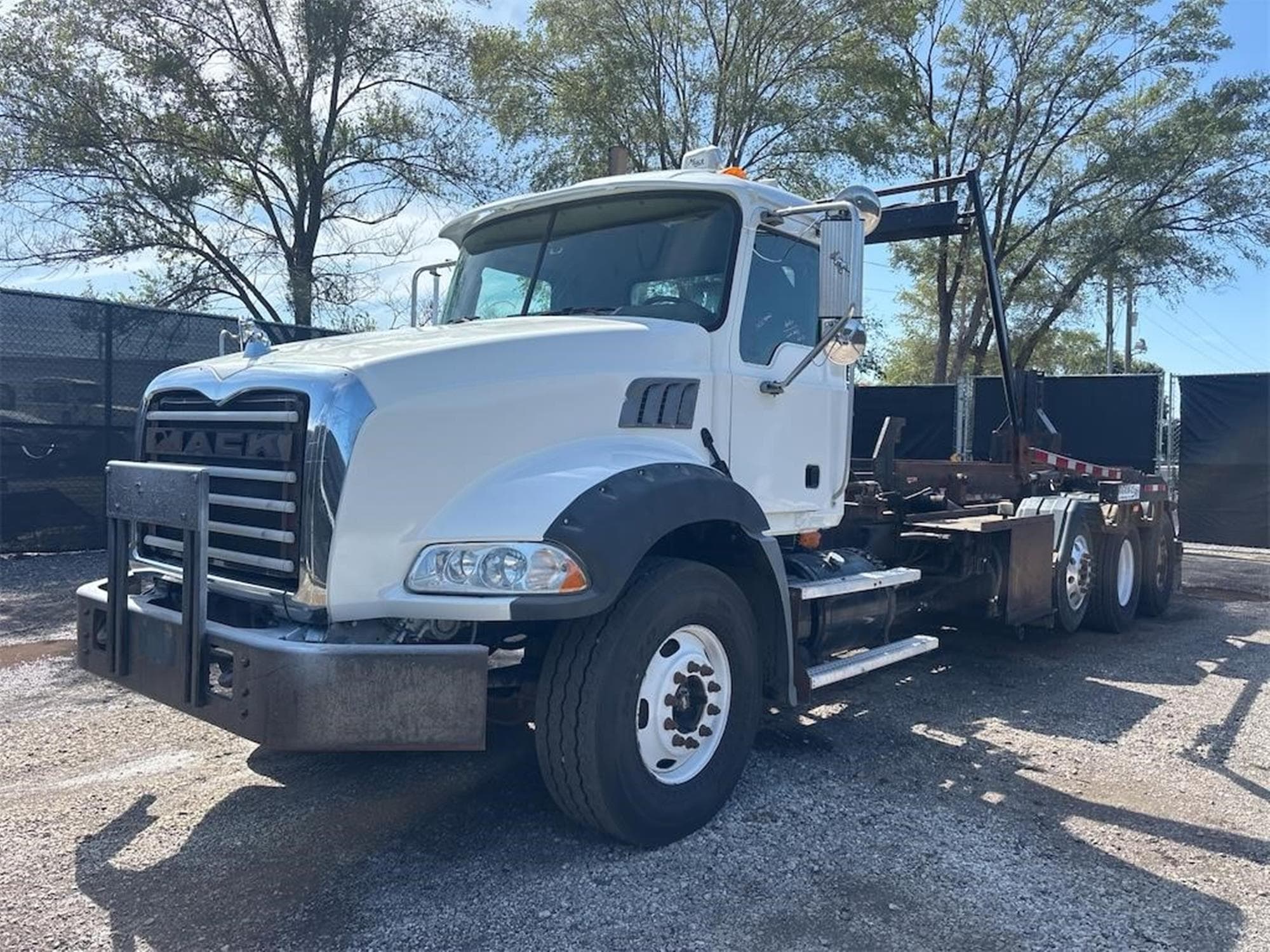 MACK GRANITE GU813 48UEMhH.jpeg