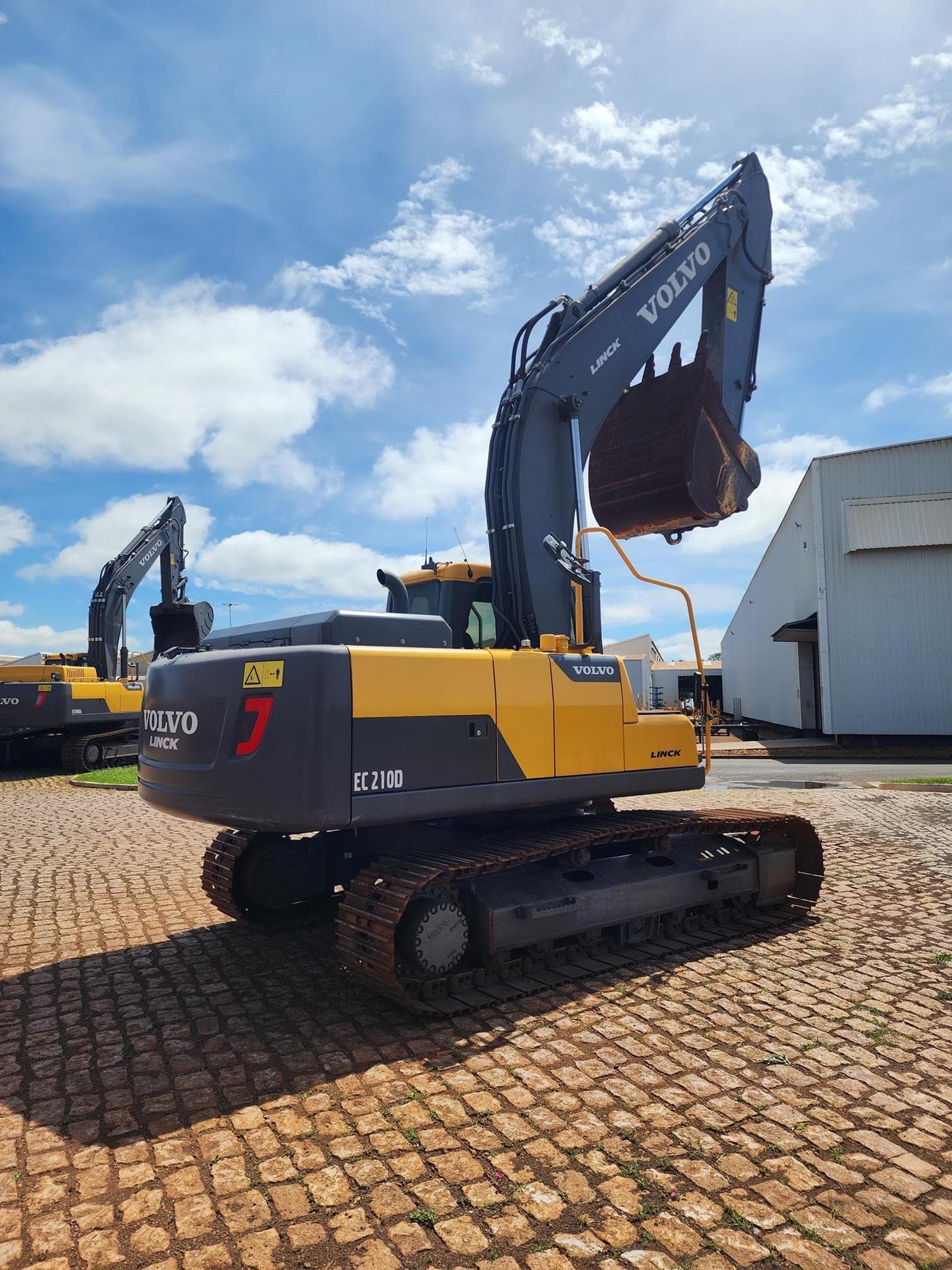 VOLVO EC210D CKScrJs.jpeg