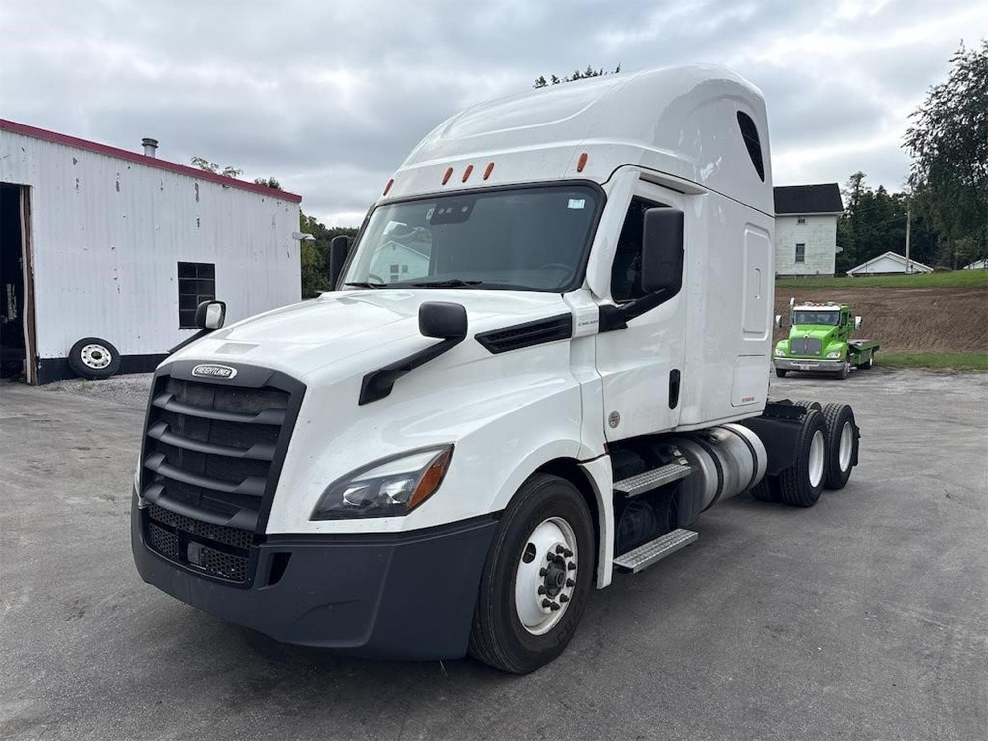 FREIGHTLINER CASCADIA 126 ZqVs42Q.jpeg