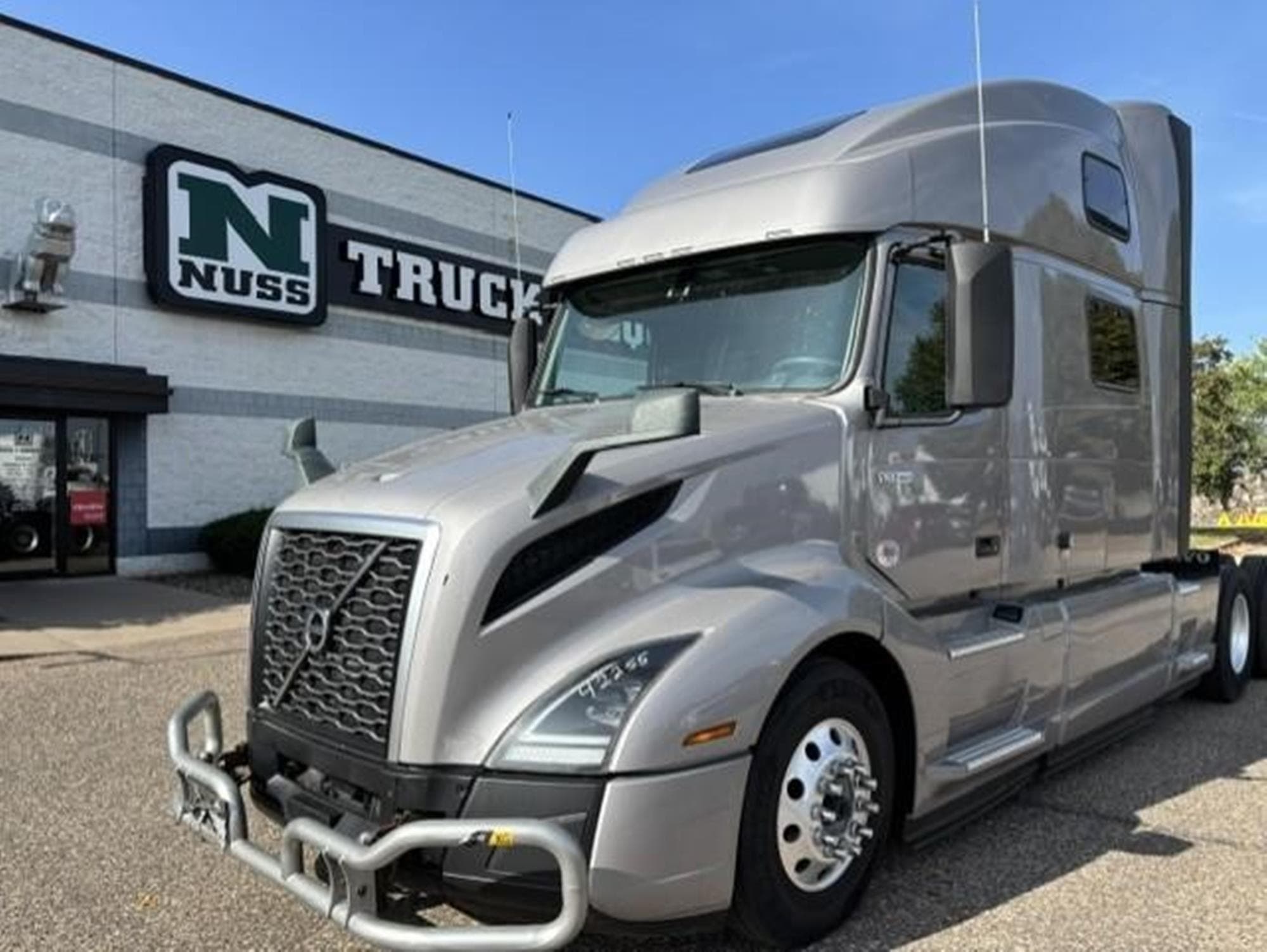 VOLVO VNL64T860 4BeldDN.jpeg