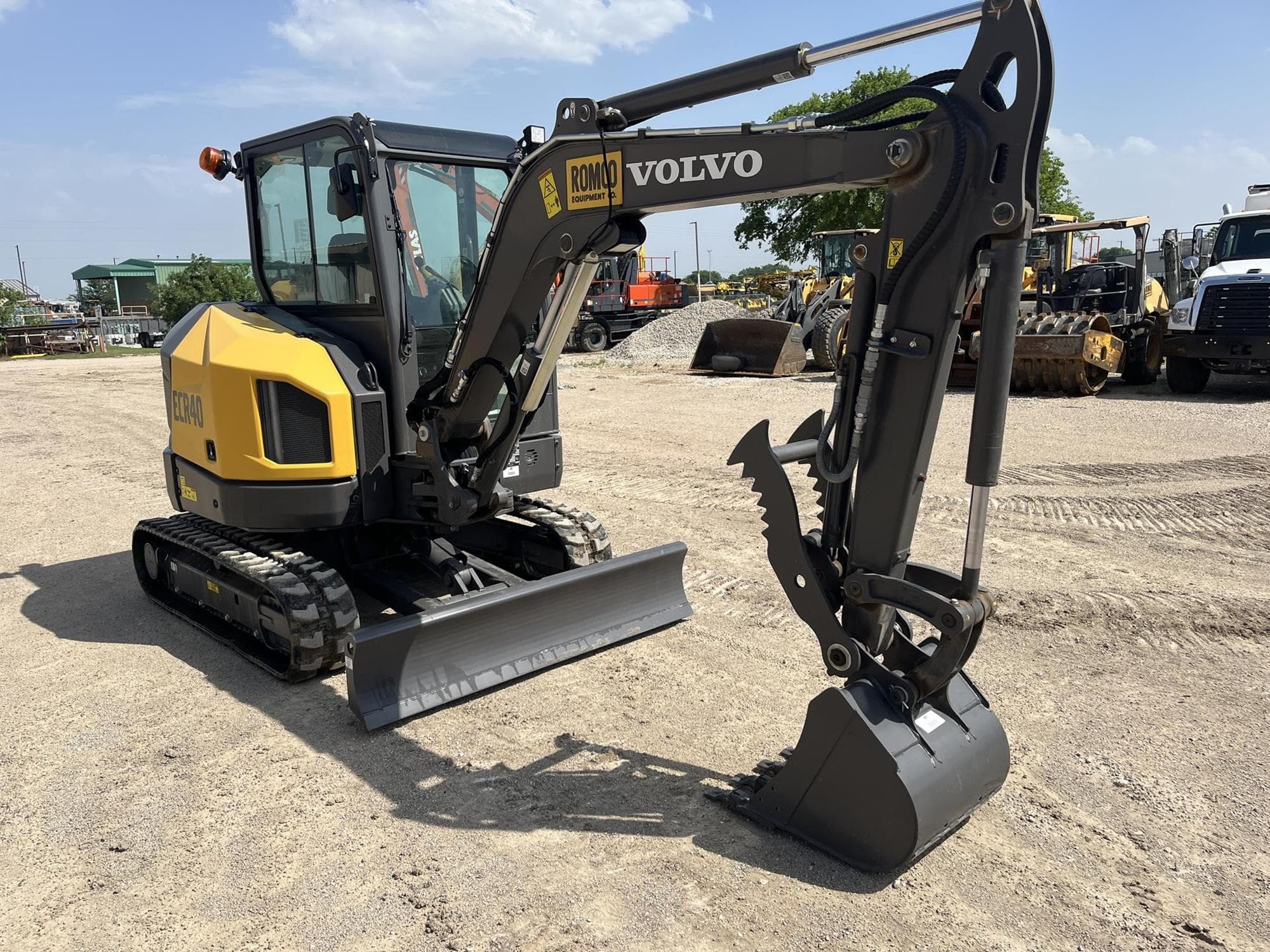VOLVO ECR40F BVowAxb.jpeg