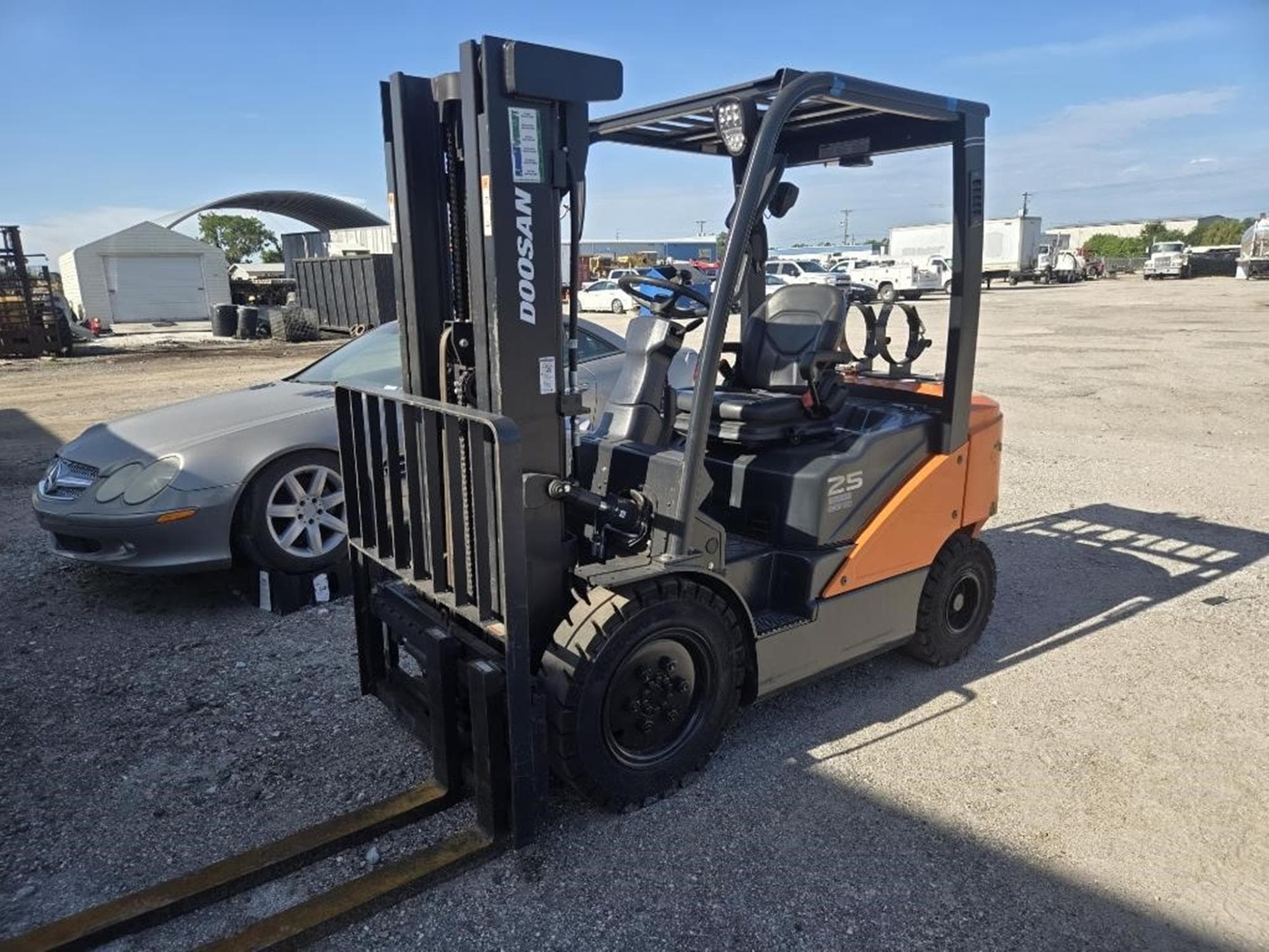 DOOSAN G25E-7 XvvXXwg.jpeg