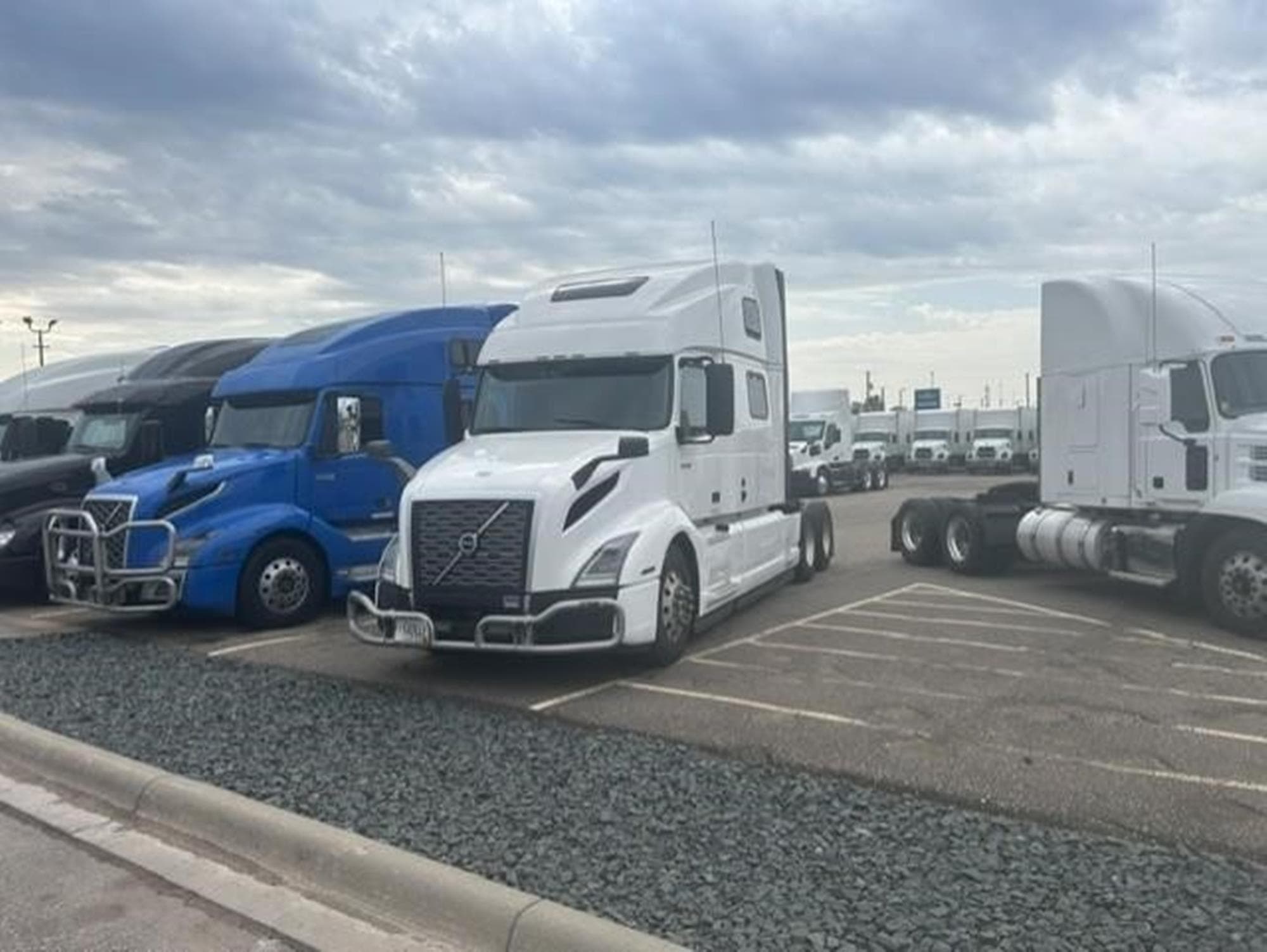 VOLVO VNL64T860 qV%2f4m.jpeg