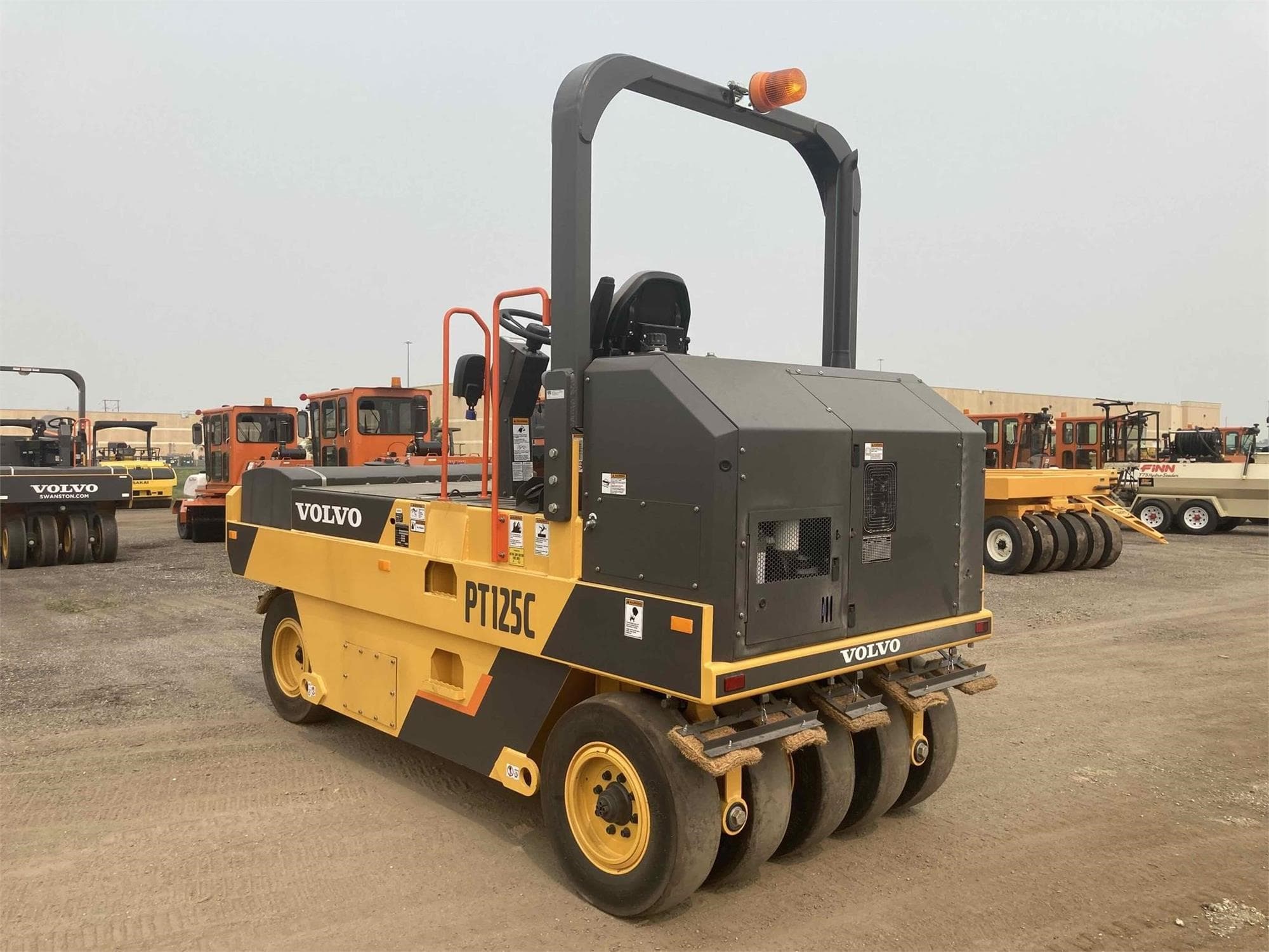 VOLVO PT125C qLEmb7v.jpeg