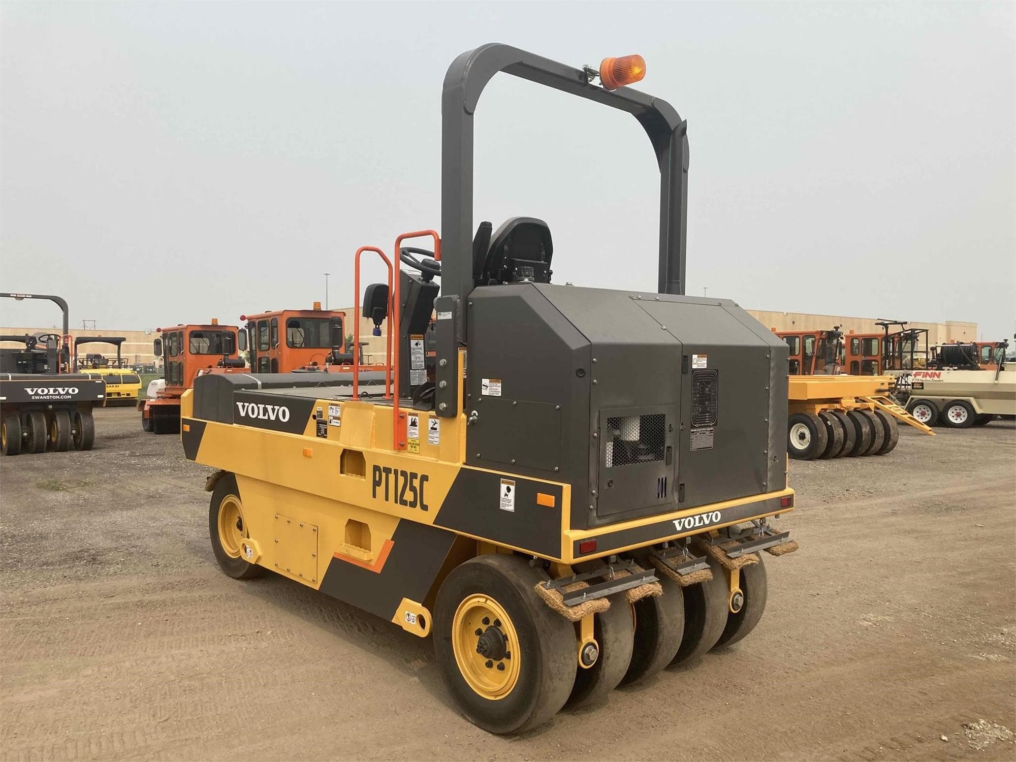 VOLVO PT125C qLEmb7v.jpeg
