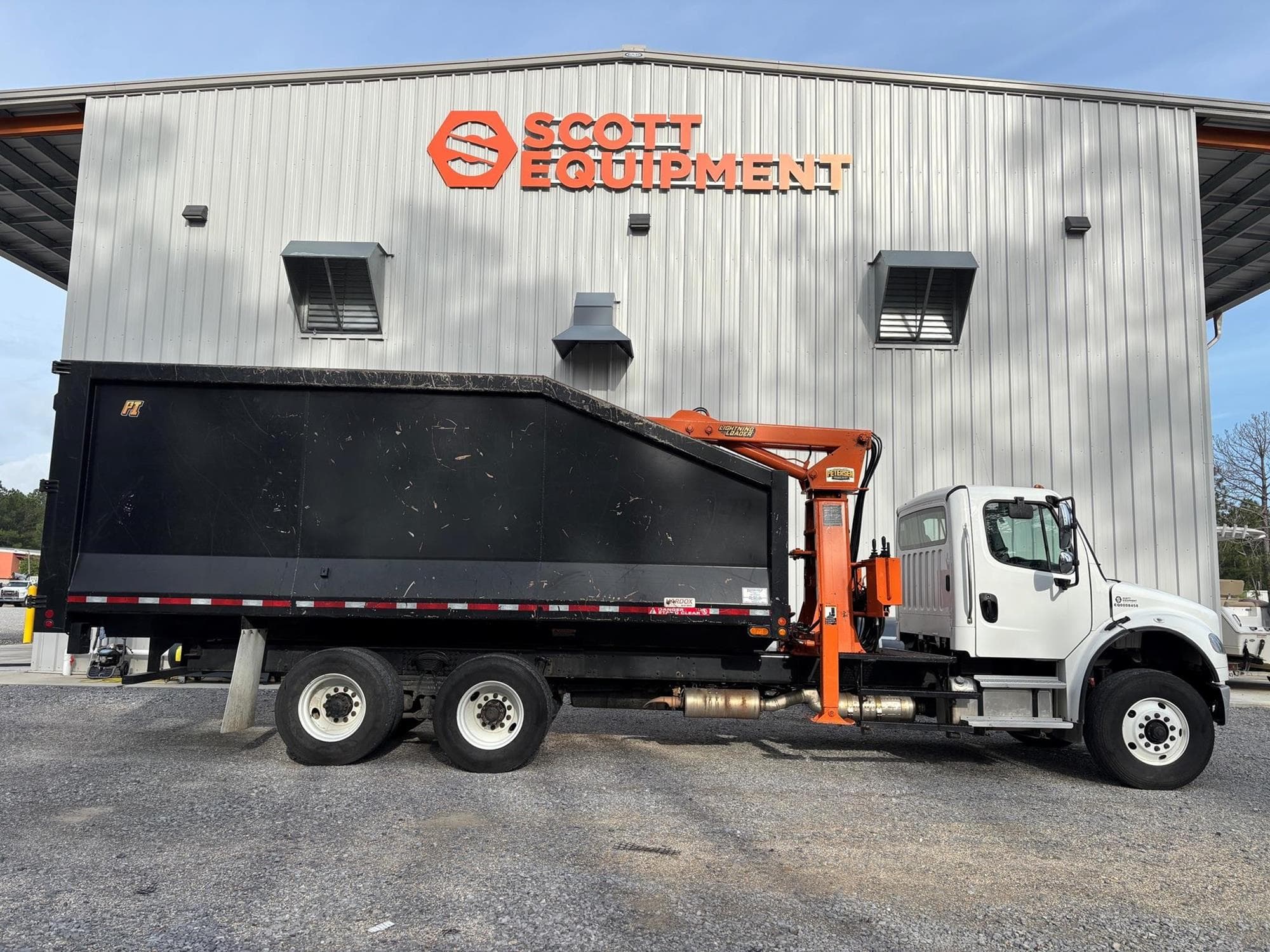 FREIGHTLINER BUSINESS CLASS M2 106 sF%2fMW.jpeg