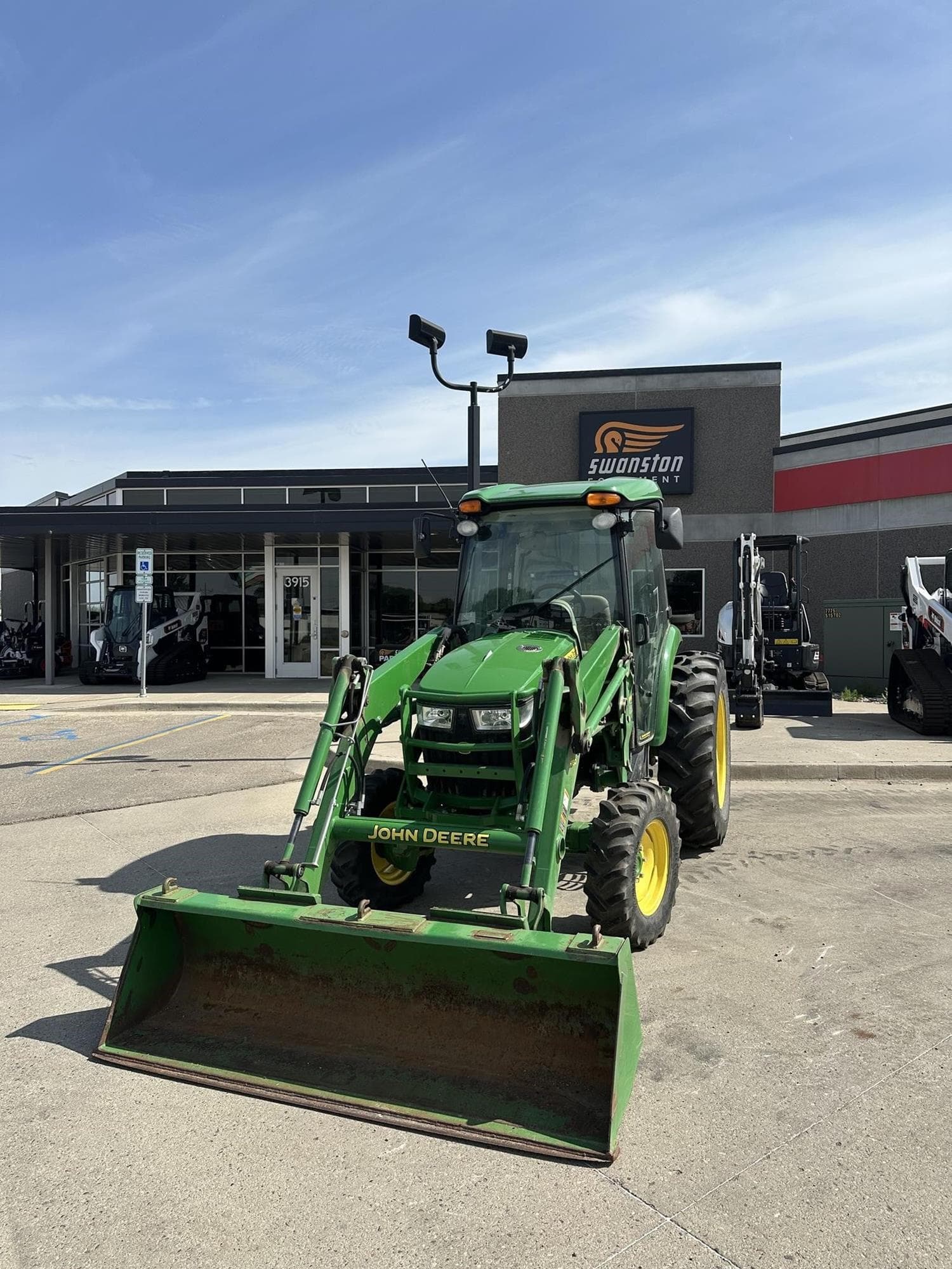 JOHN DEERE 4052R Yy6ufvu.jpeg