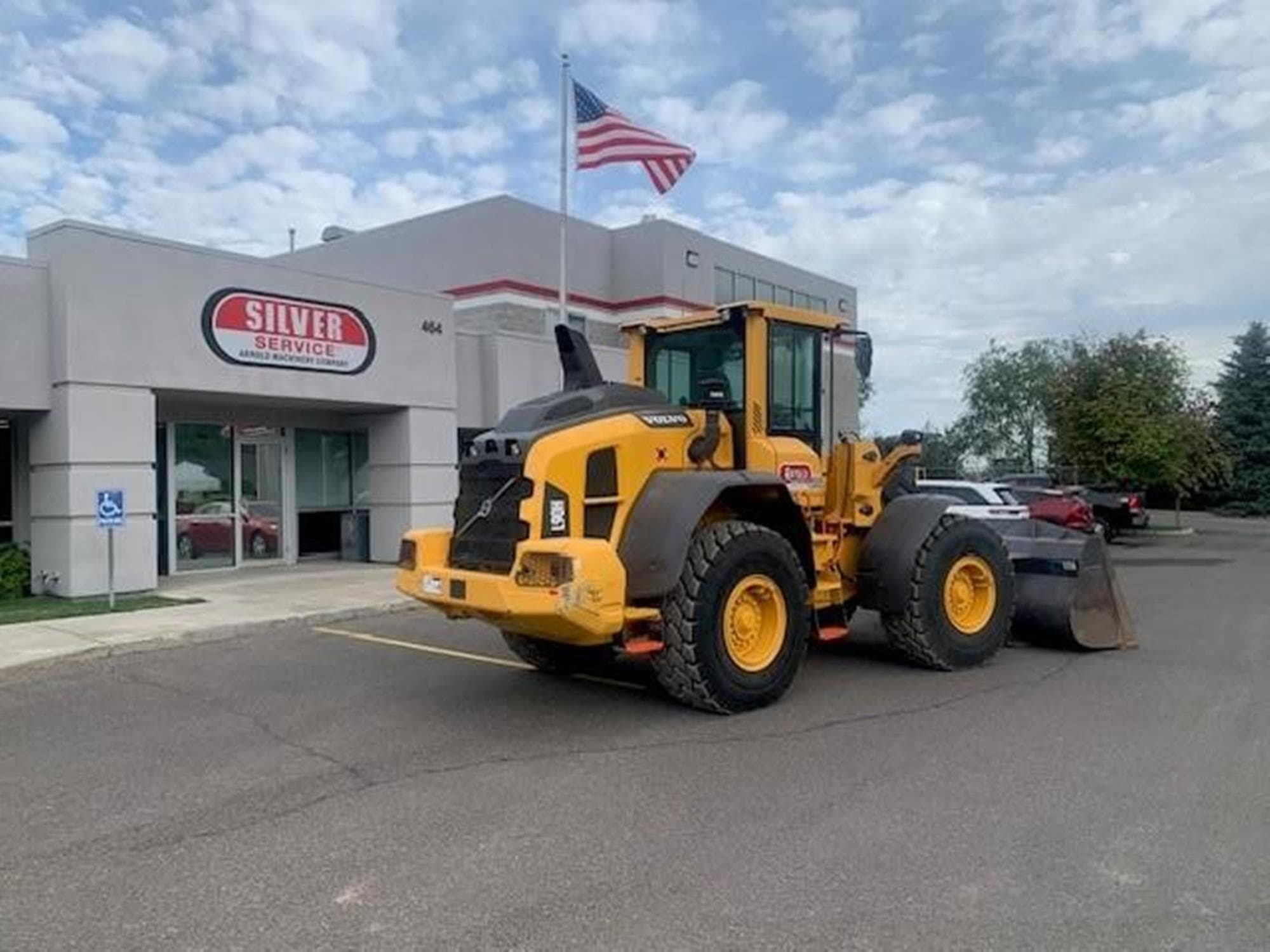 VOLVO L90H gwYebsn.jpeg