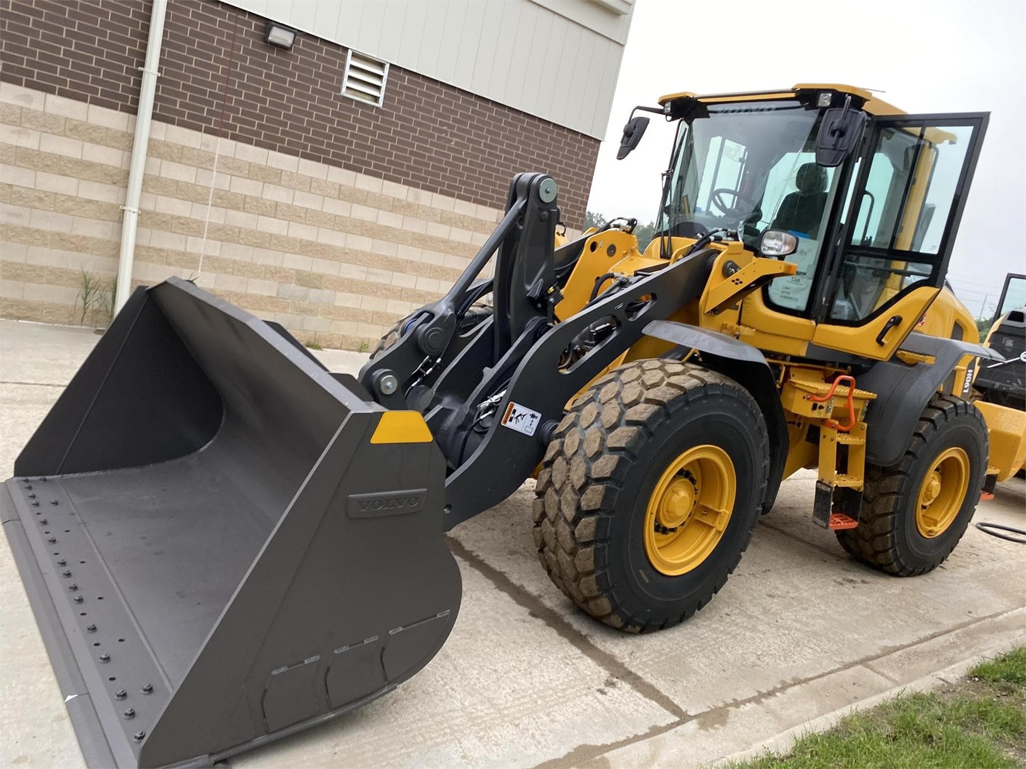 VOLVO L90H NezALtb.jpeg