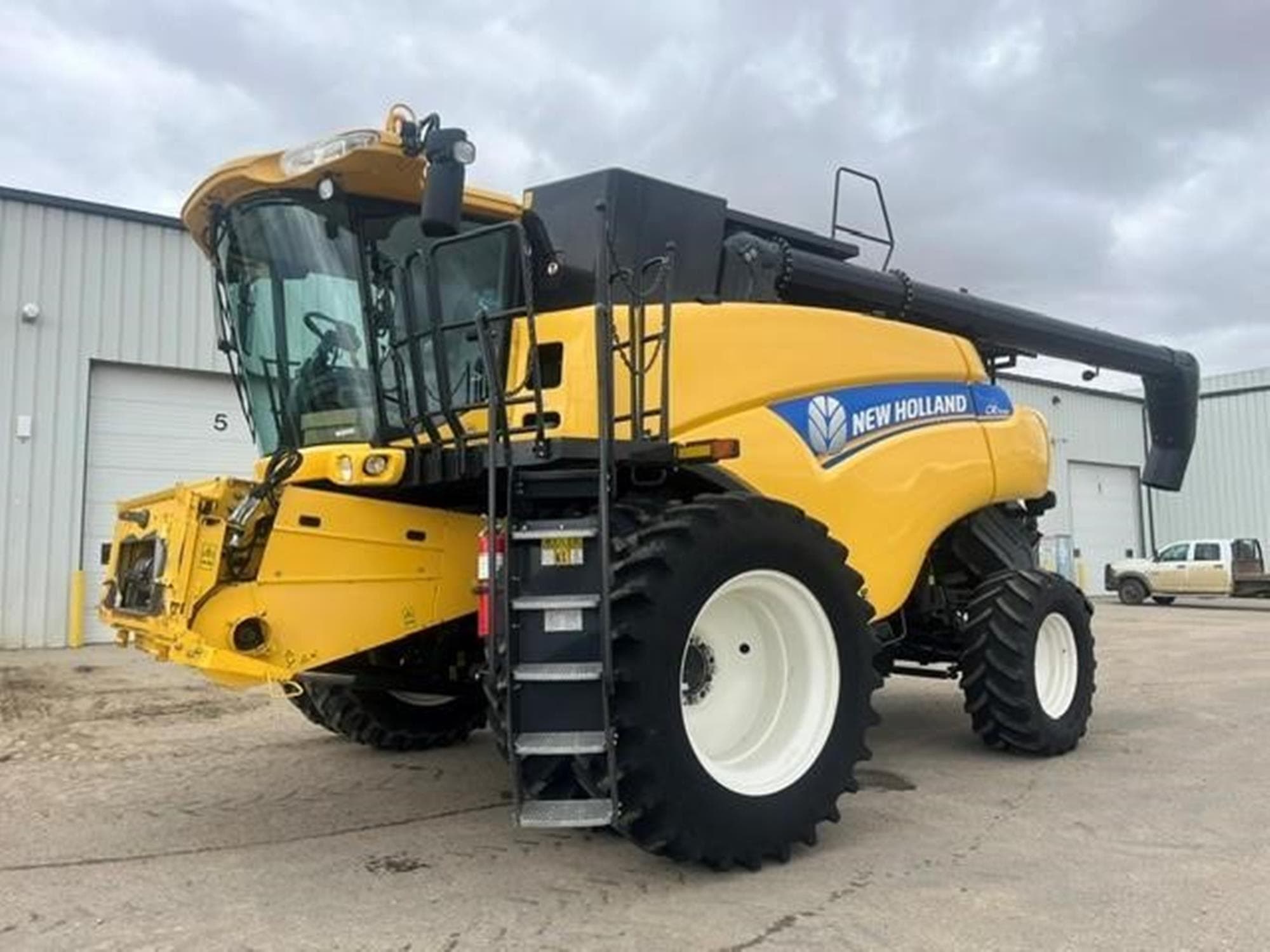 NEW HOLLAND CR7090 ulOzXGC.jpeg