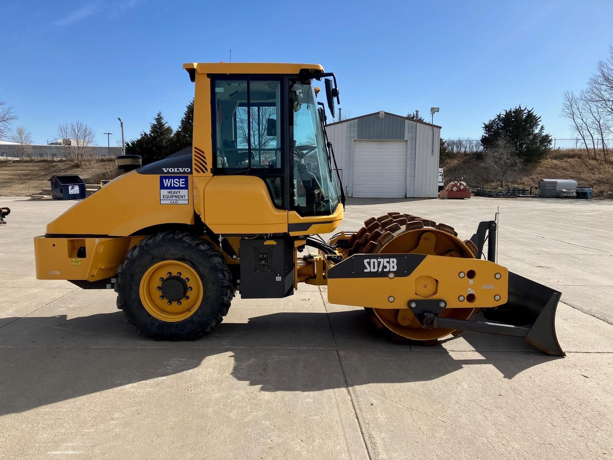VOLVO SD75B Pu0WnuF.jpeg