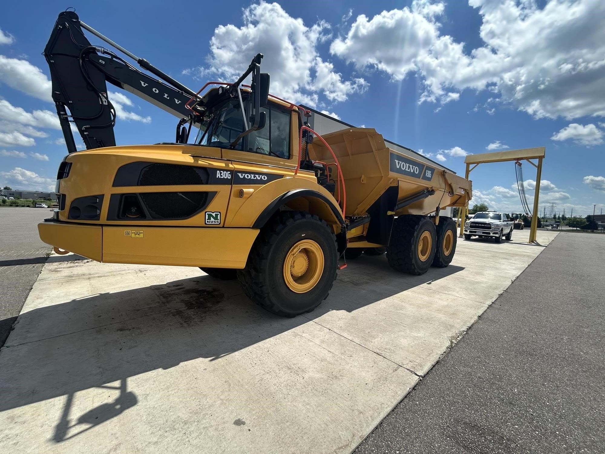 VOLVO A30G BkFSBQb.jpeg