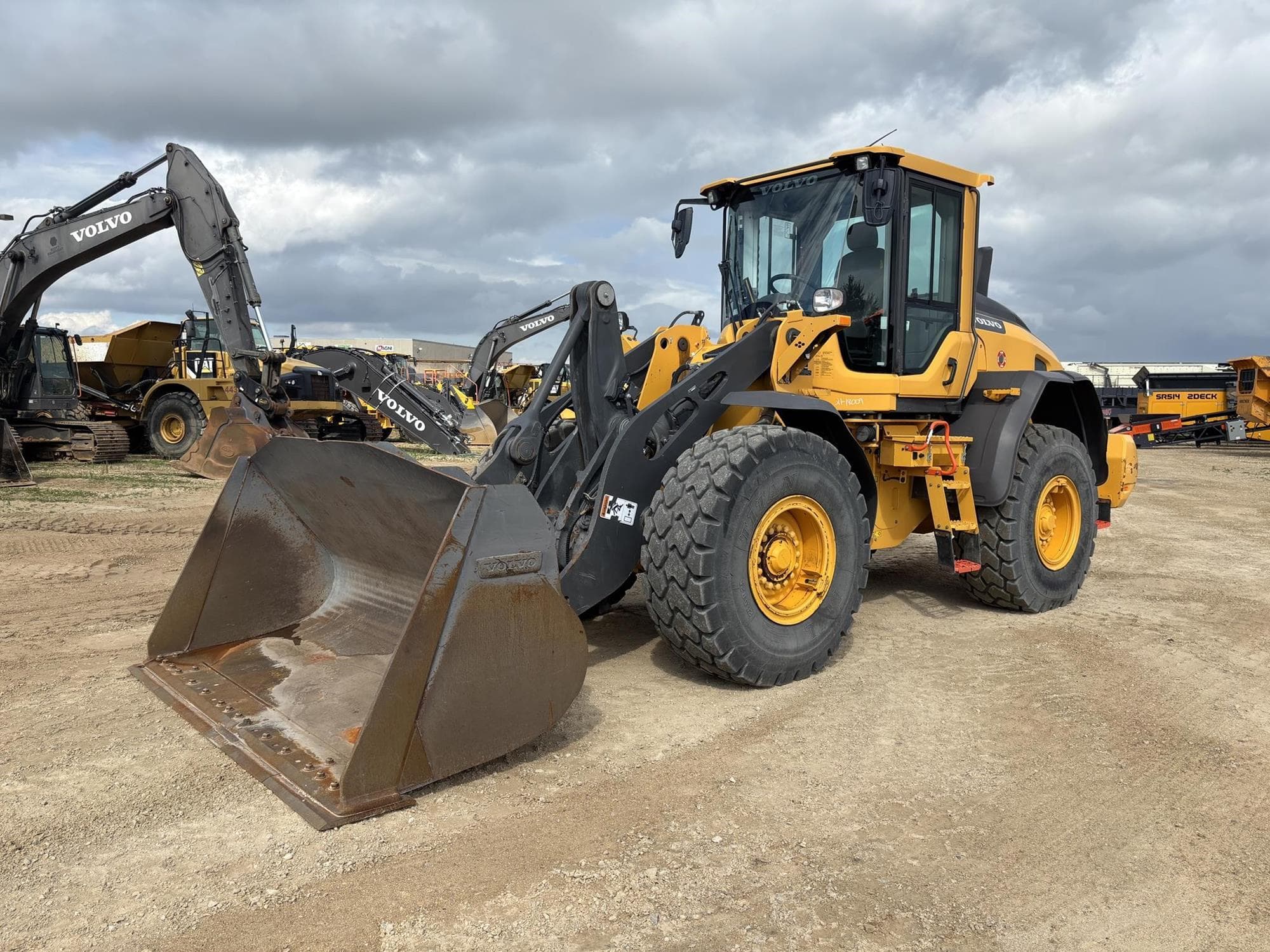 VOLVO L90H NylYmBU.jpeg