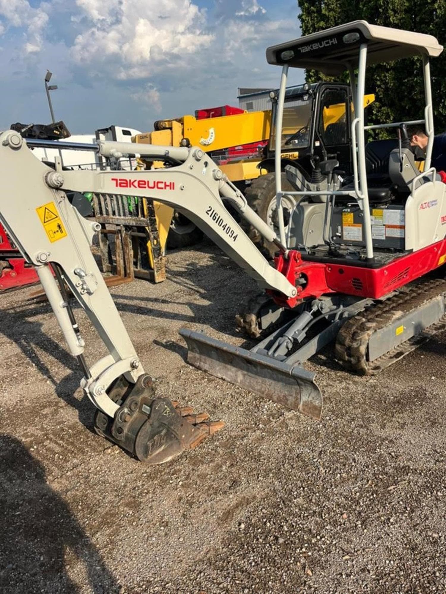 TAKEUCHI TB216 pVhT8ne.jpeg