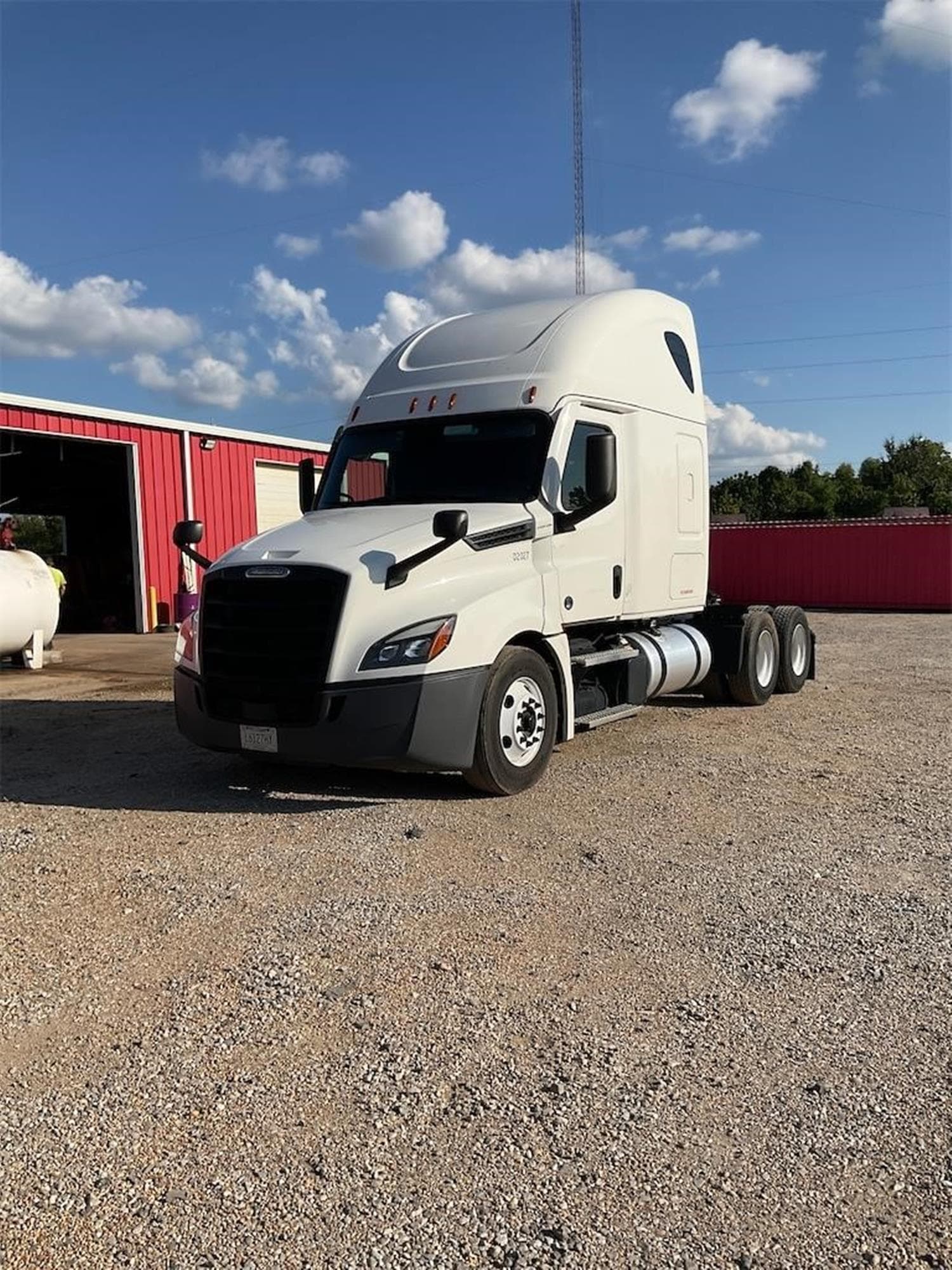 FREIGHTLINER CASCADIA 126 3ZM03e5.jpeg