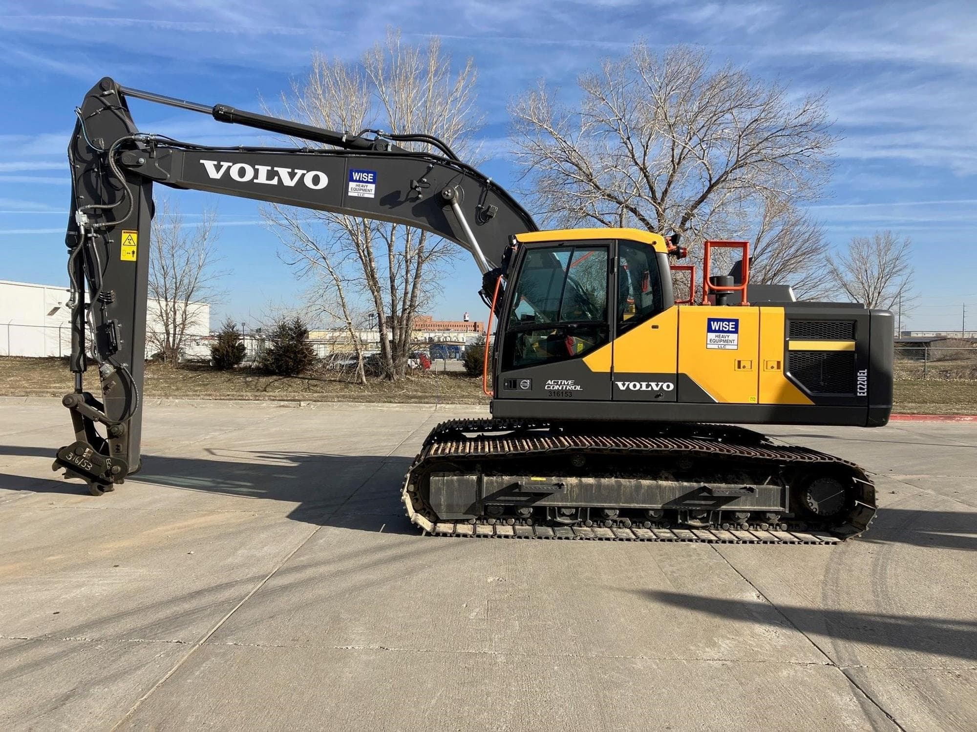 VOLVO EC220EL 2fATHFG.jpeg