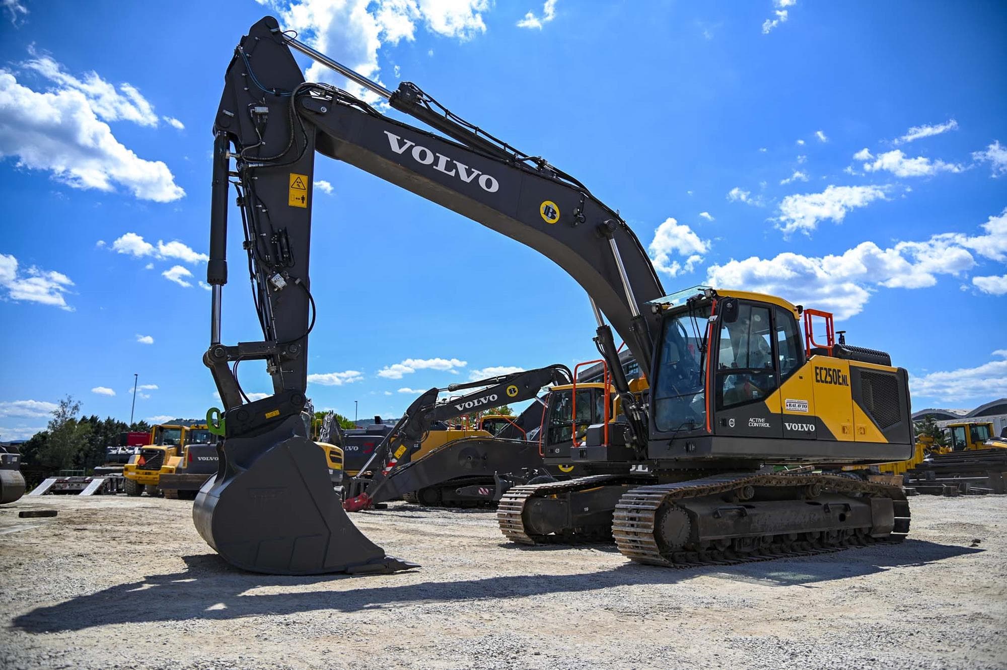 Volvo_EC250E_324193_2021_0001.jpg