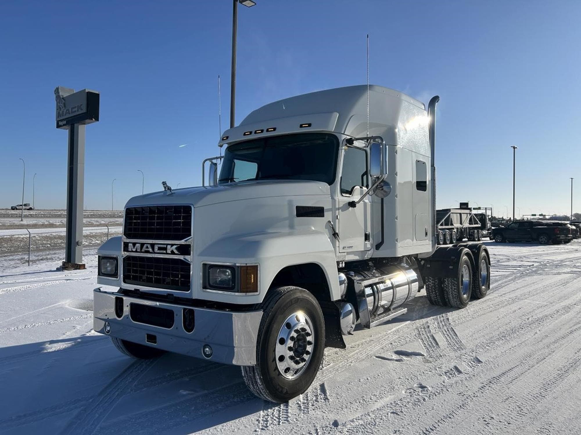 MACK PINNACLE 64T 2fuoZxI.jpeg