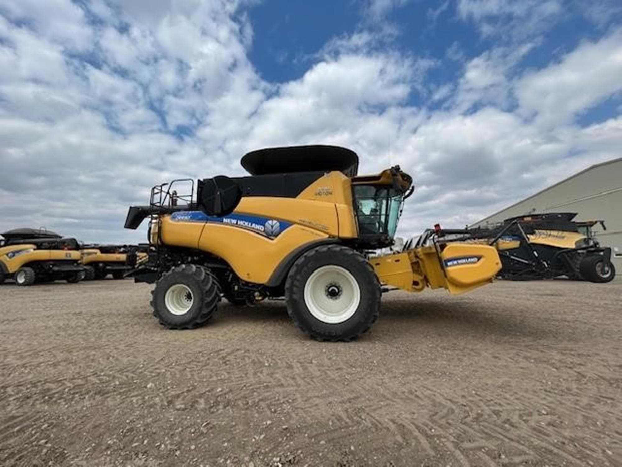 NEW HOLLAND CR9.90 9QjcSJp.jpeg