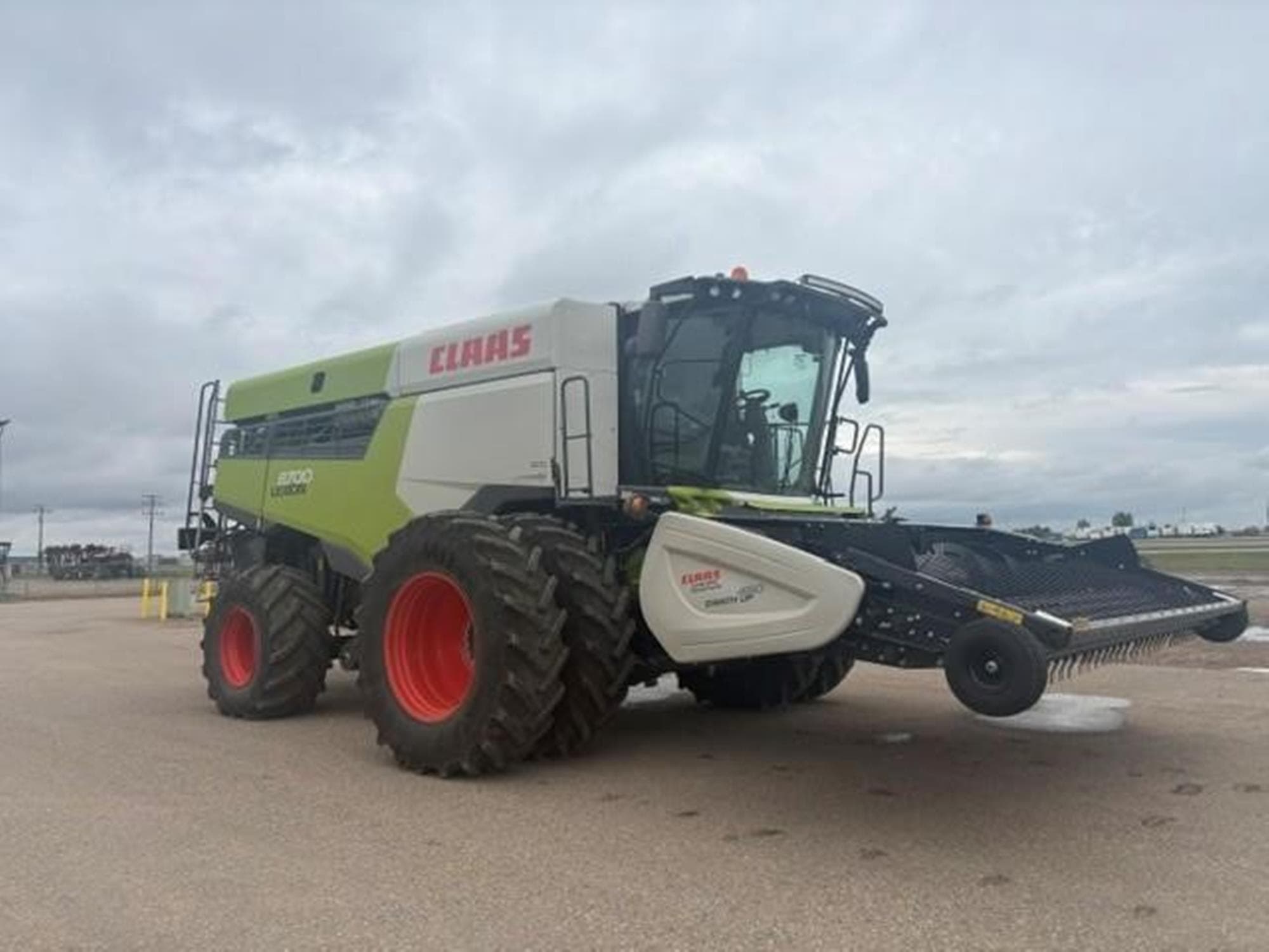 CLAAS LEXION 8700 JsqJWMR.jpeg