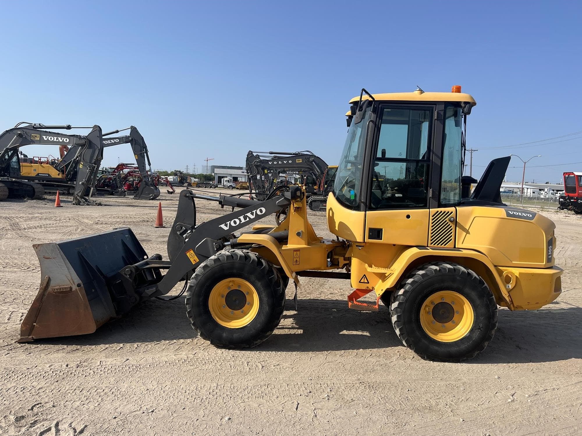 VOLVO L30GS FfM3fXI.jpeg