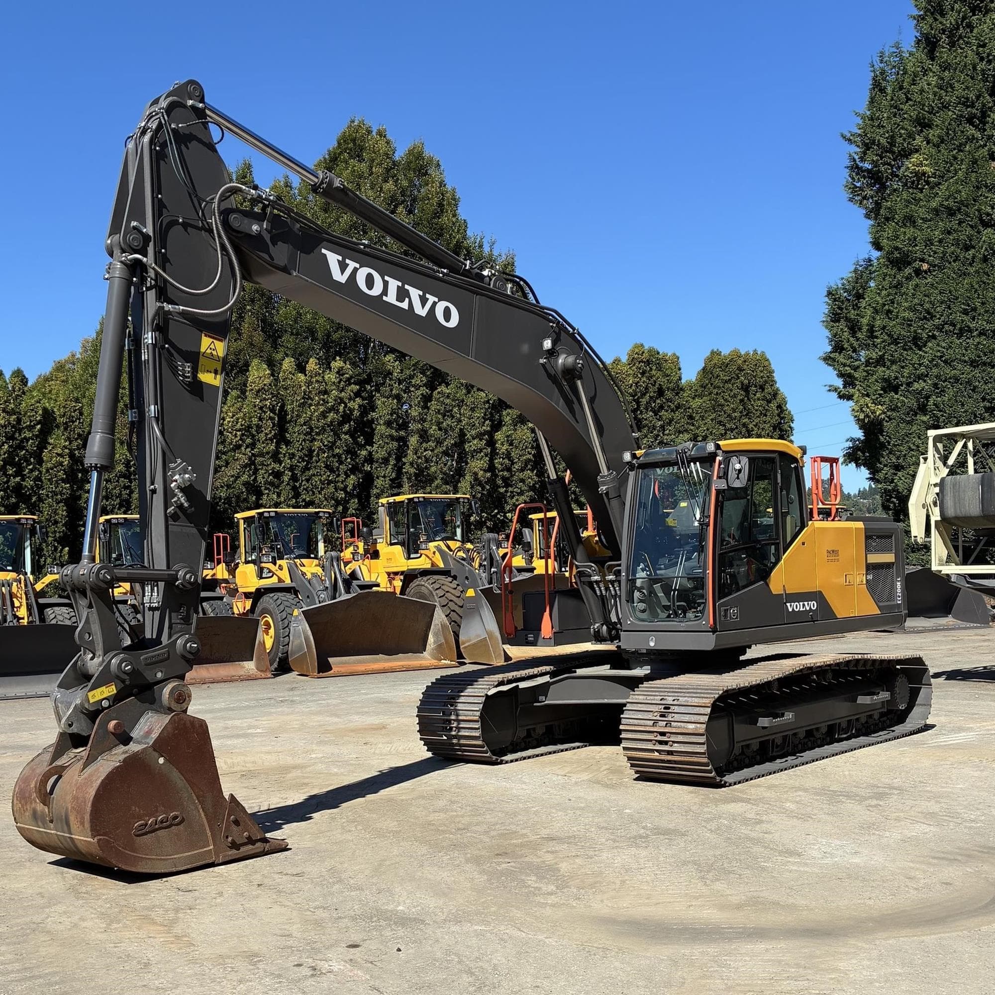 VOLVO EC200EL t7yRbky.jpeg