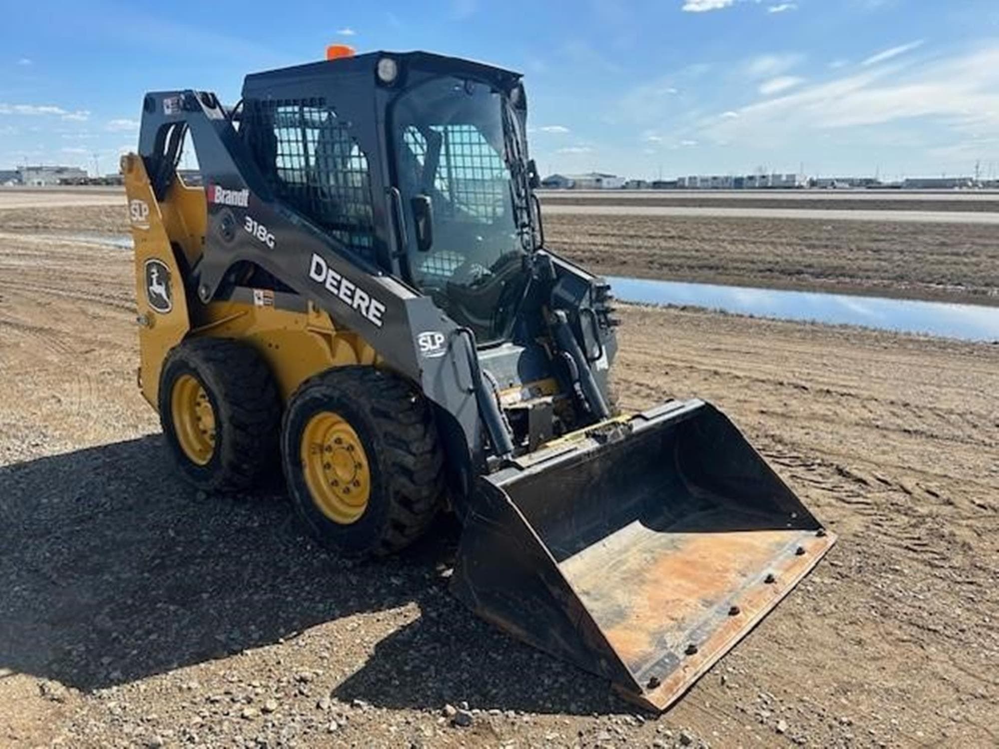 DEERE 318G lXGNTOQ.jpeg