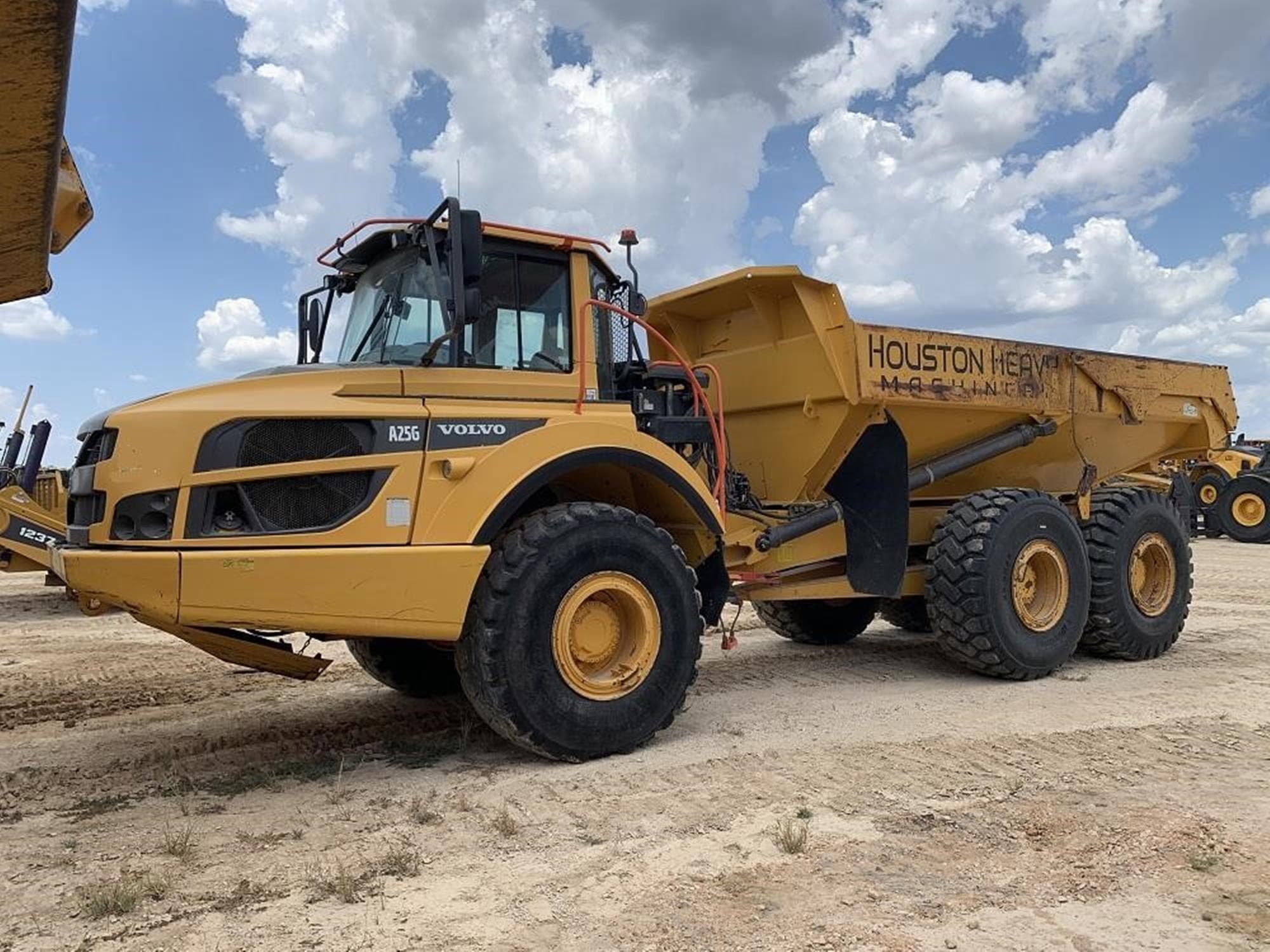 VOLVO A25G wHrweam.jpeg